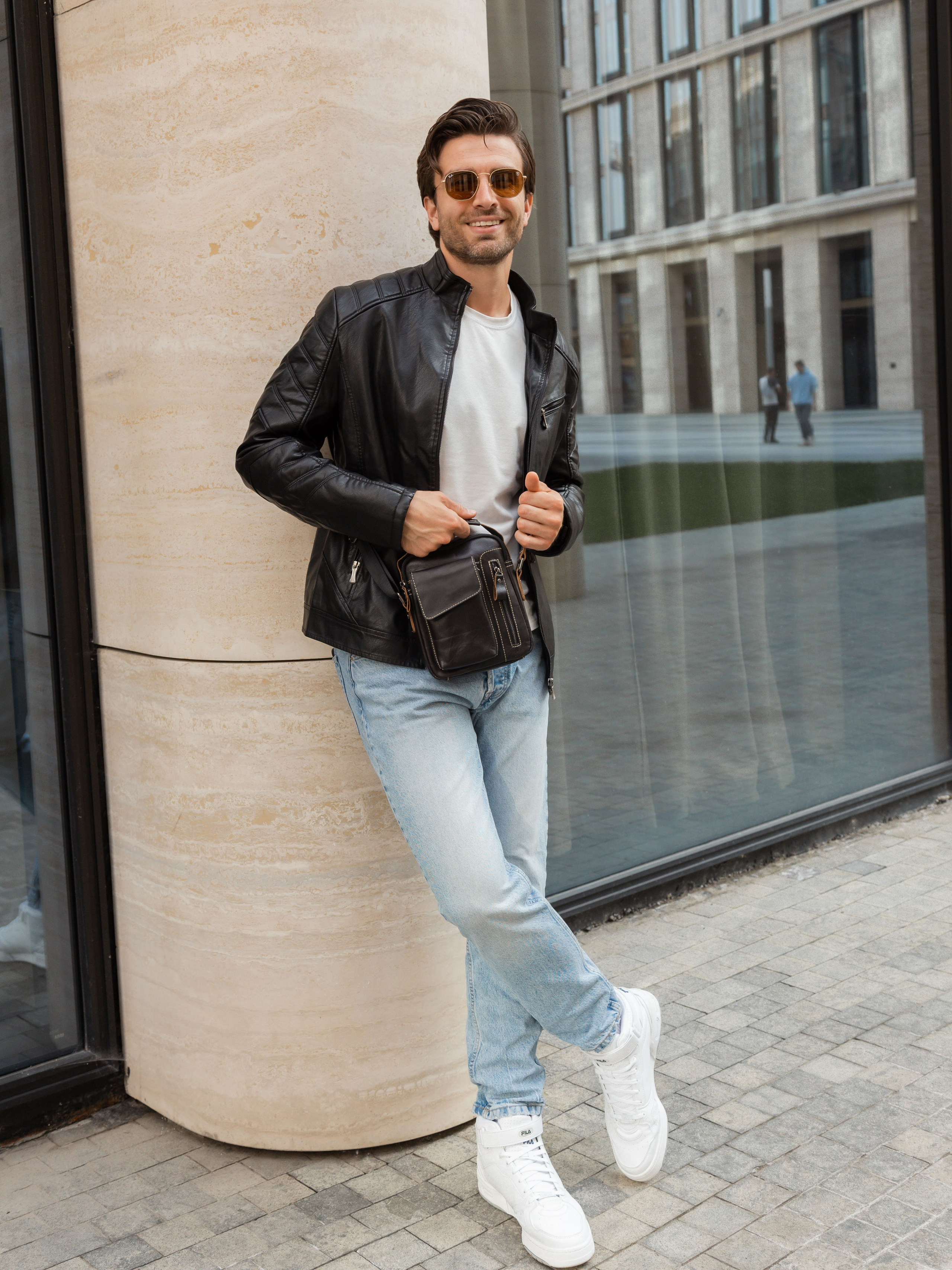 Коммерческая фотосессия мужских сумок для маркетплейсов и социальных сетей. Fashion фотограф в Санкт-Петербурге Савинова Ирина