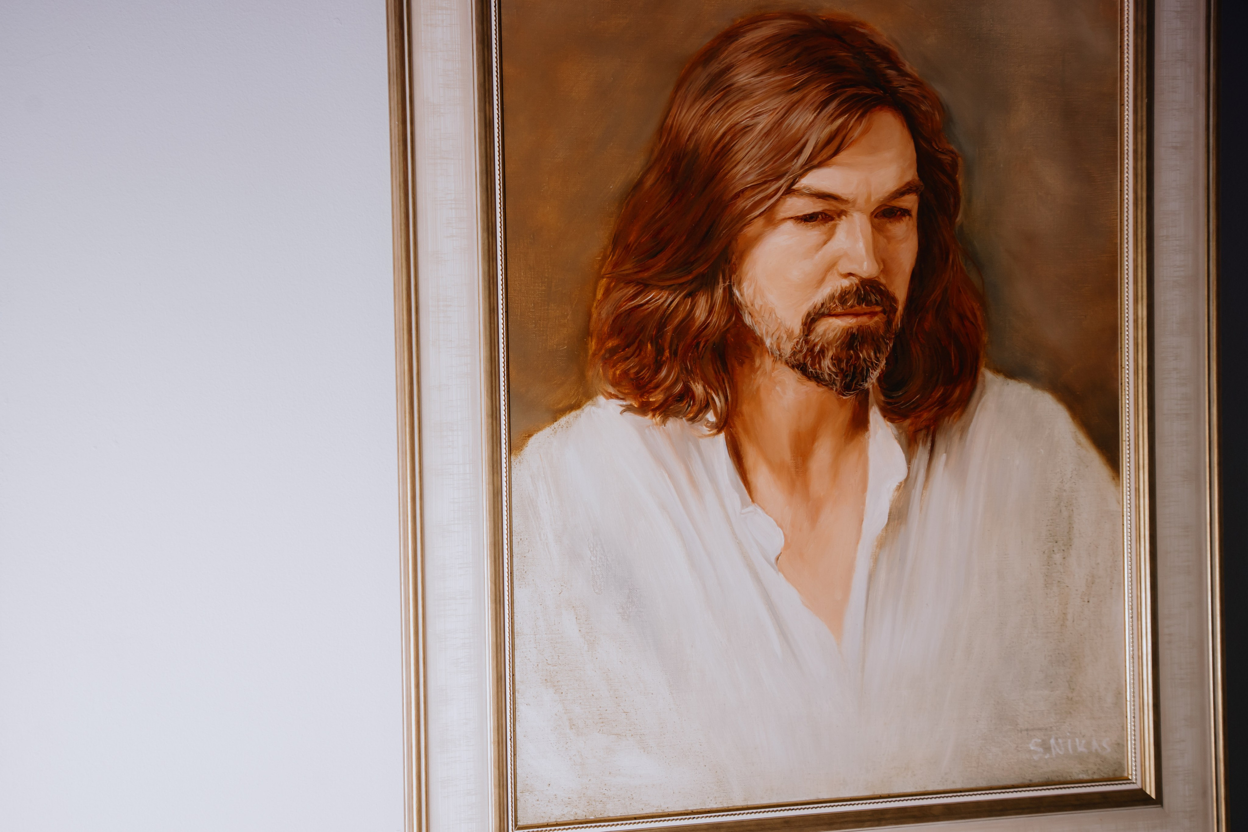 Бурак Озчивит посетил выставку Никаса Сафронова. Фотограф в Москве и Санкт-Петербурге Дарина