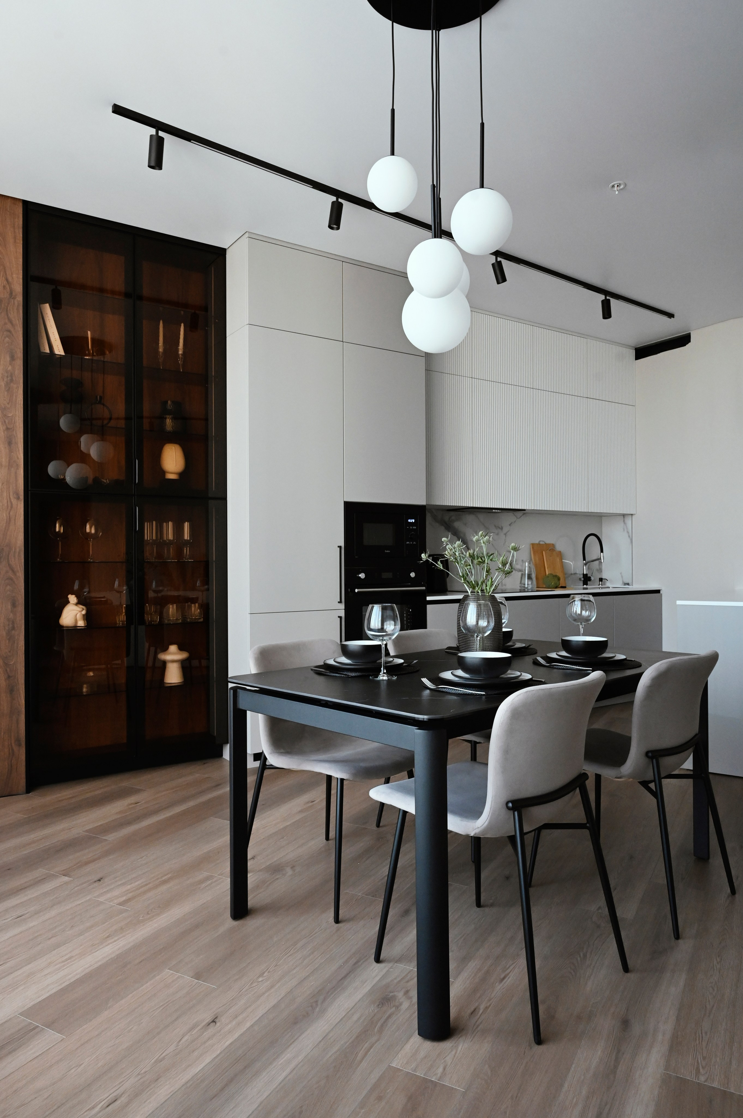 Башня Исеть дизайнер Вероника Миллер. Мебель на заказ