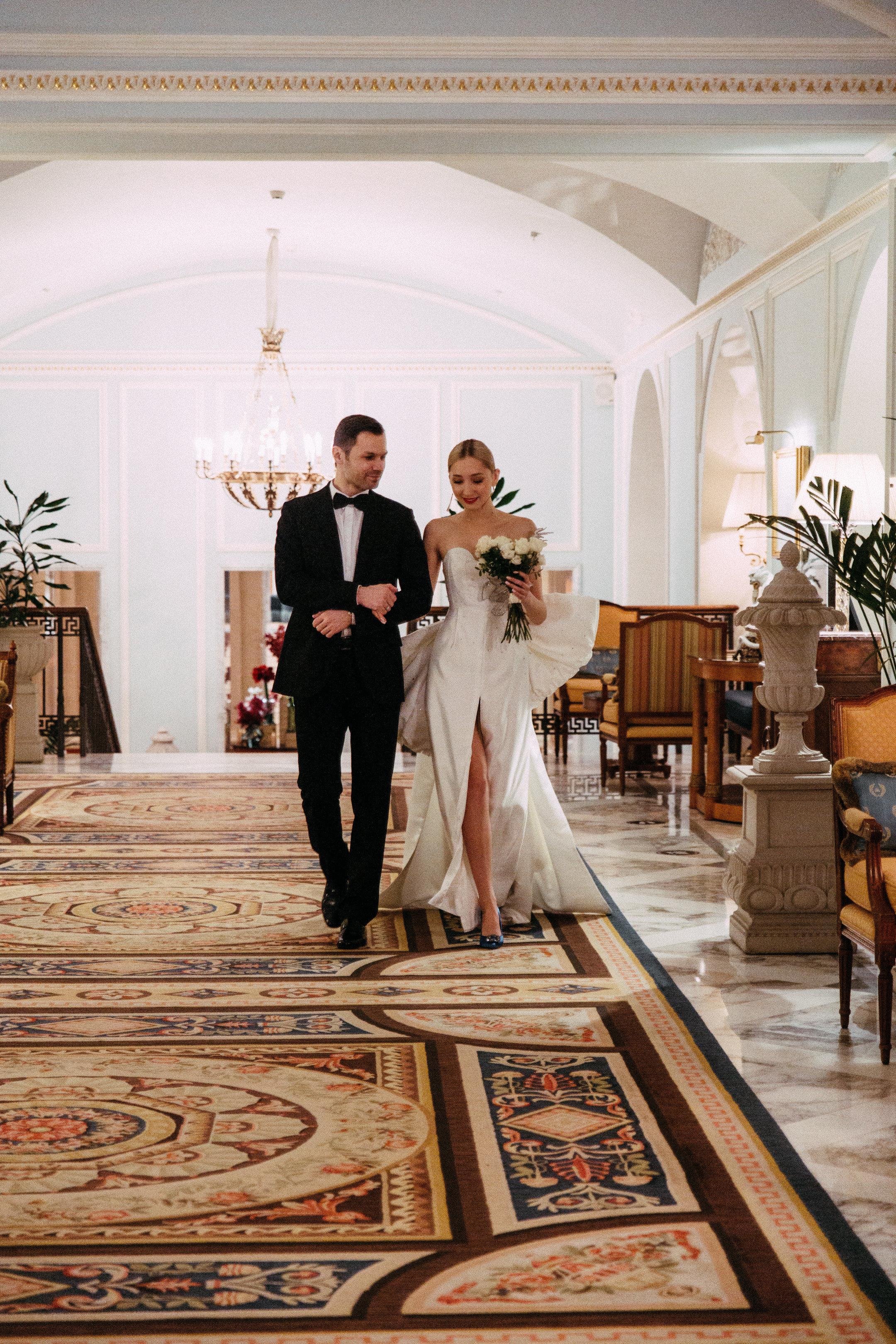 Свадебная фотосъёмка в отеле Four Seasons Lion. Свадебный фотограф и видеограф — Сергей и Дарья