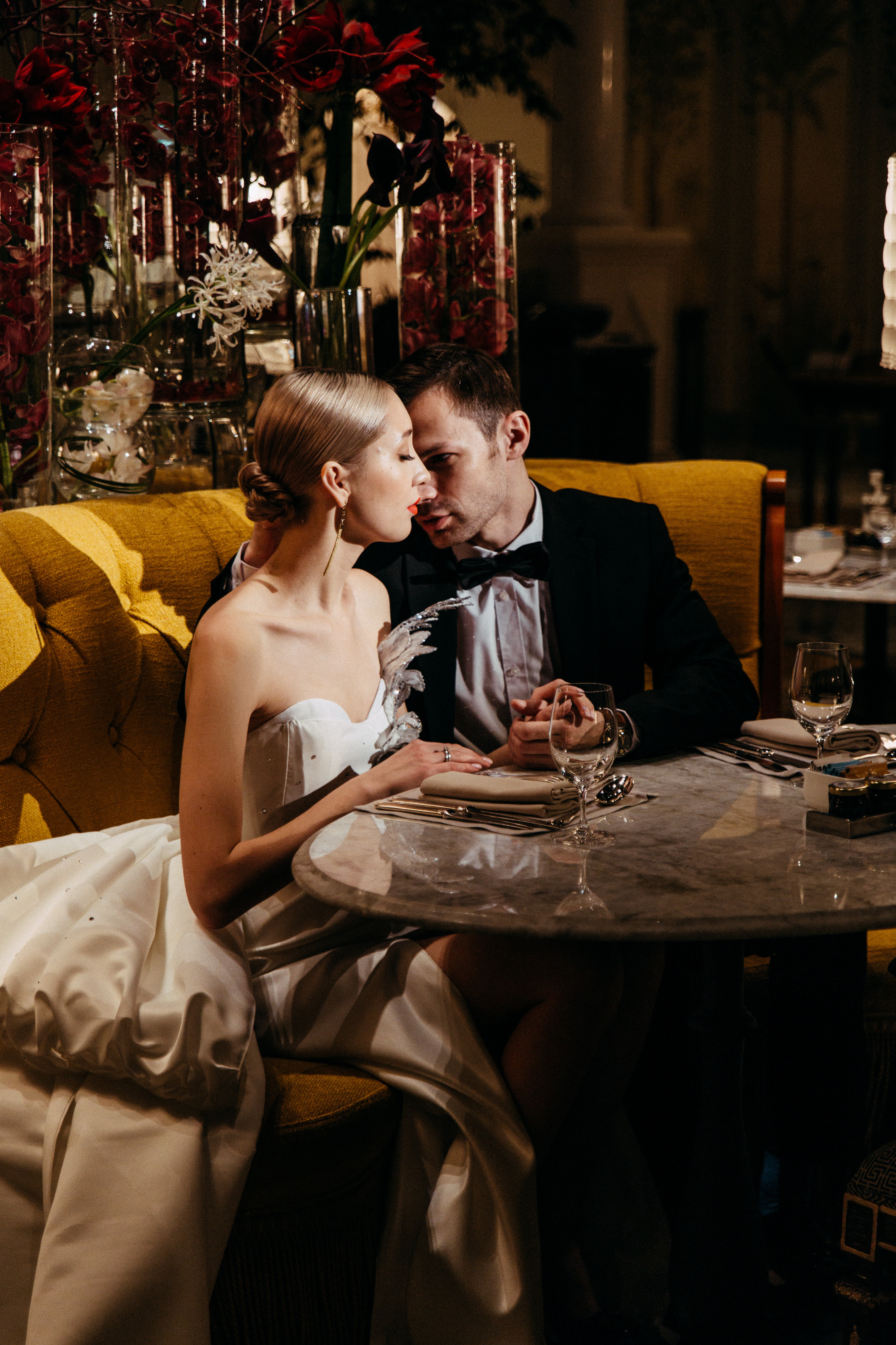 Свадебная фотосъёмка в отеле Four Seasons Lion. Свадебный фотограф и видеограф — Сергей и Дарья