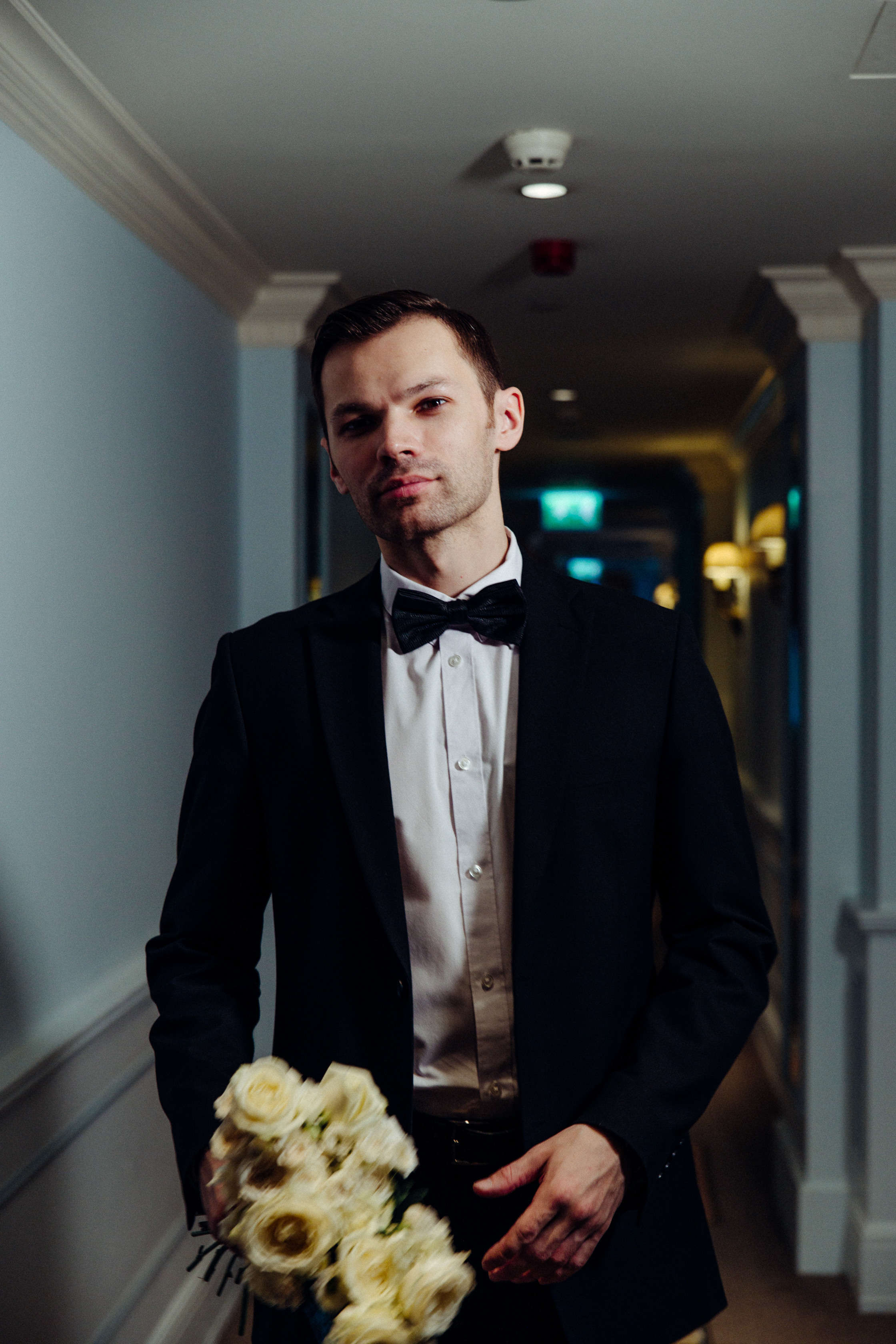 Свадебная фотосъёмка в отеле Four Seasons Lion. Свадебный фотограф и видеограф — Сергей и Дарья