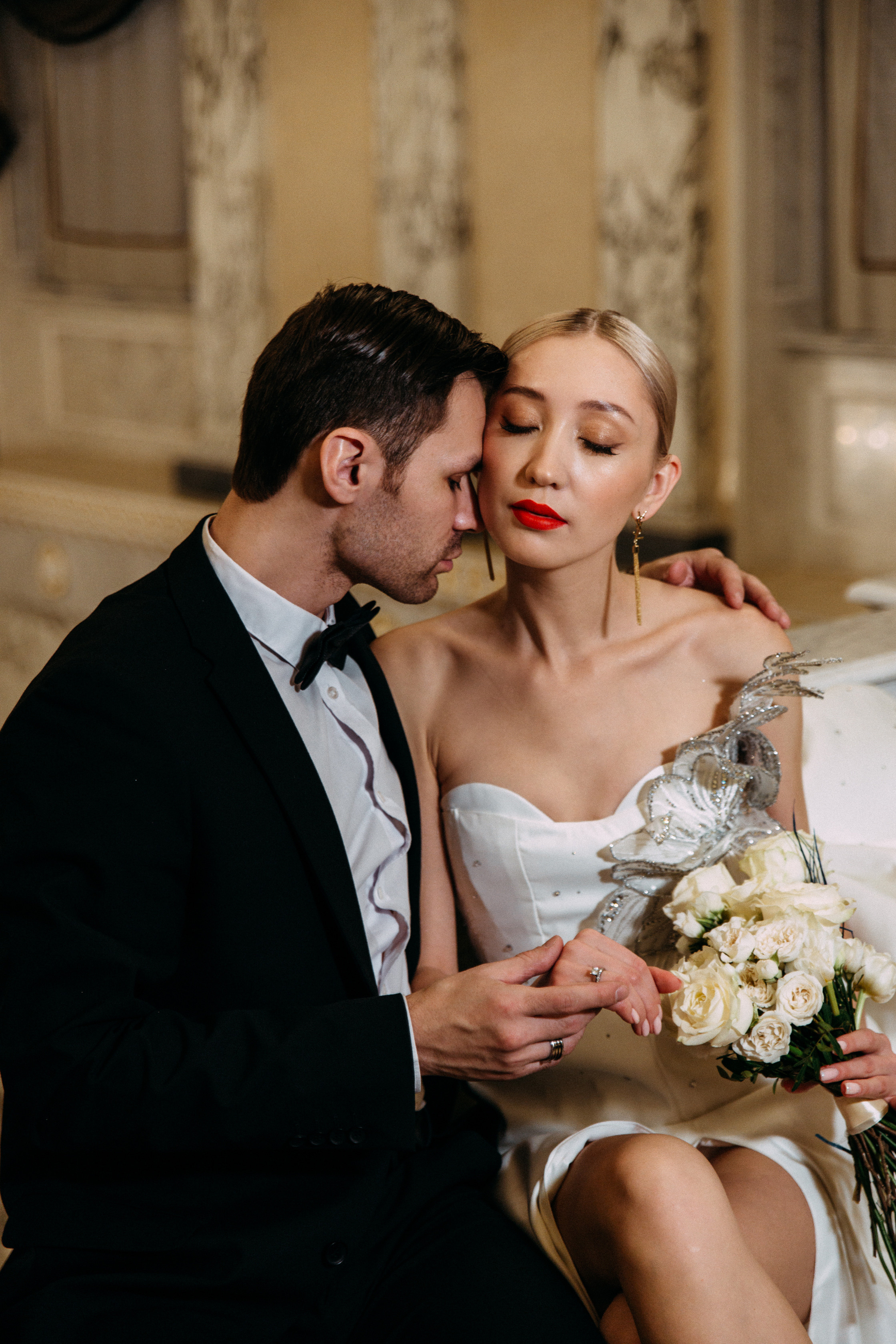 Свадебная фотосъёмка в отеле Four Seasons Lion. Свадебный фотограф и видеограф — Сергей и Дарья