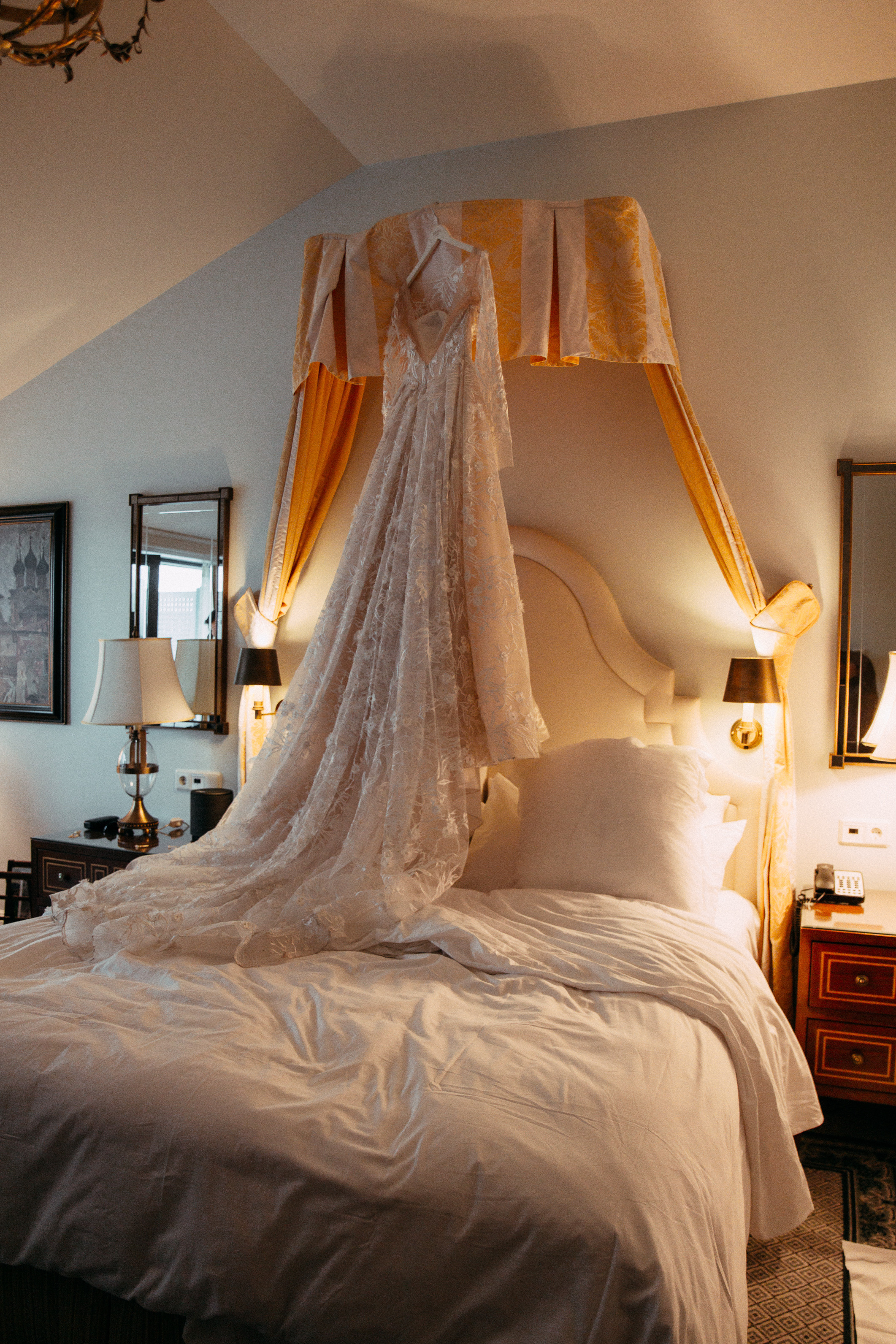 Свадебная фотосъёмка в отеле Four Seasons Lion. Свадебный фотограф и видеограф — Сергей и Дарья