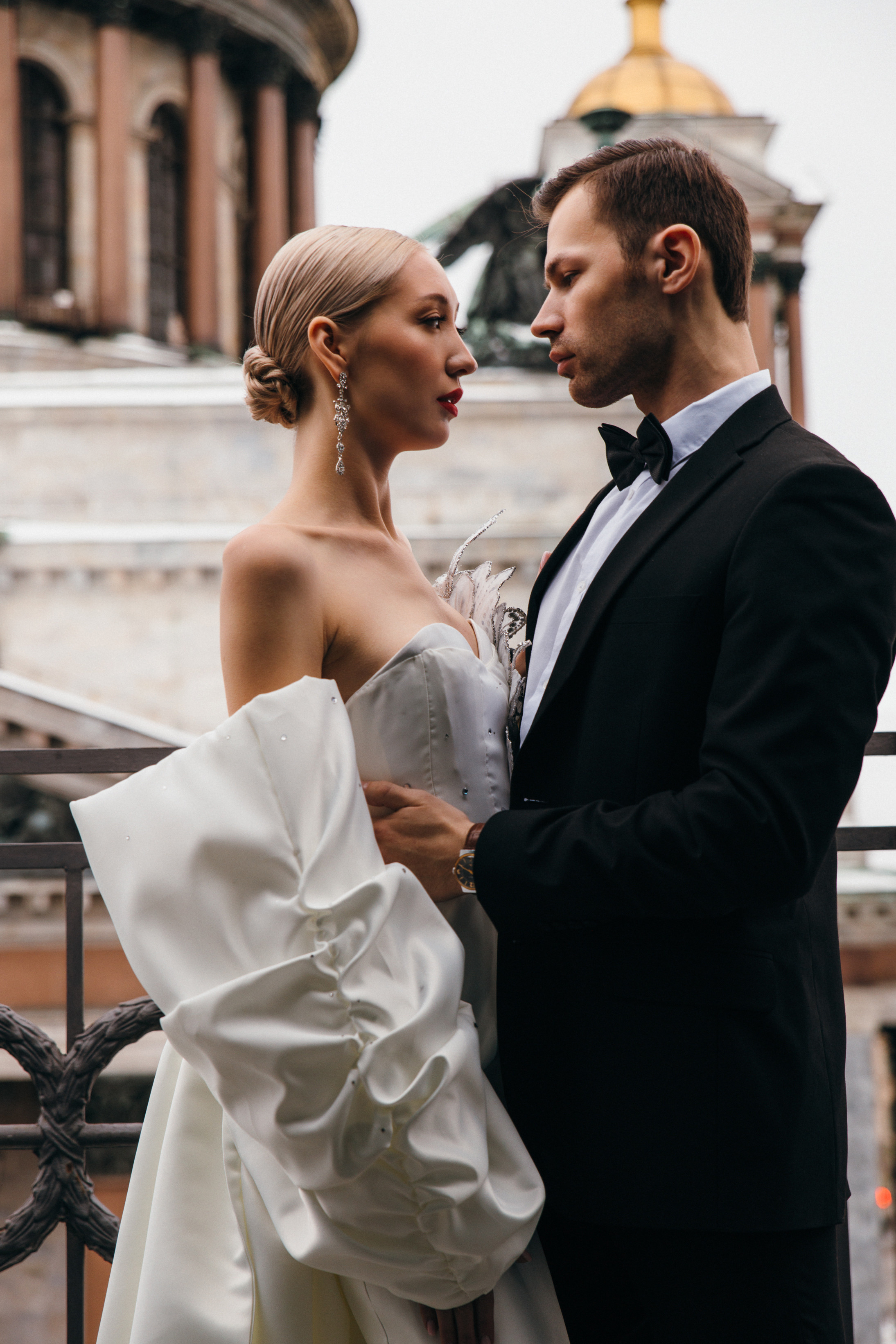 Свадебная фотосъёмка в отеле Four Seasons Lion. Свадебный фотограф и видеограф — Сергей и Дарья