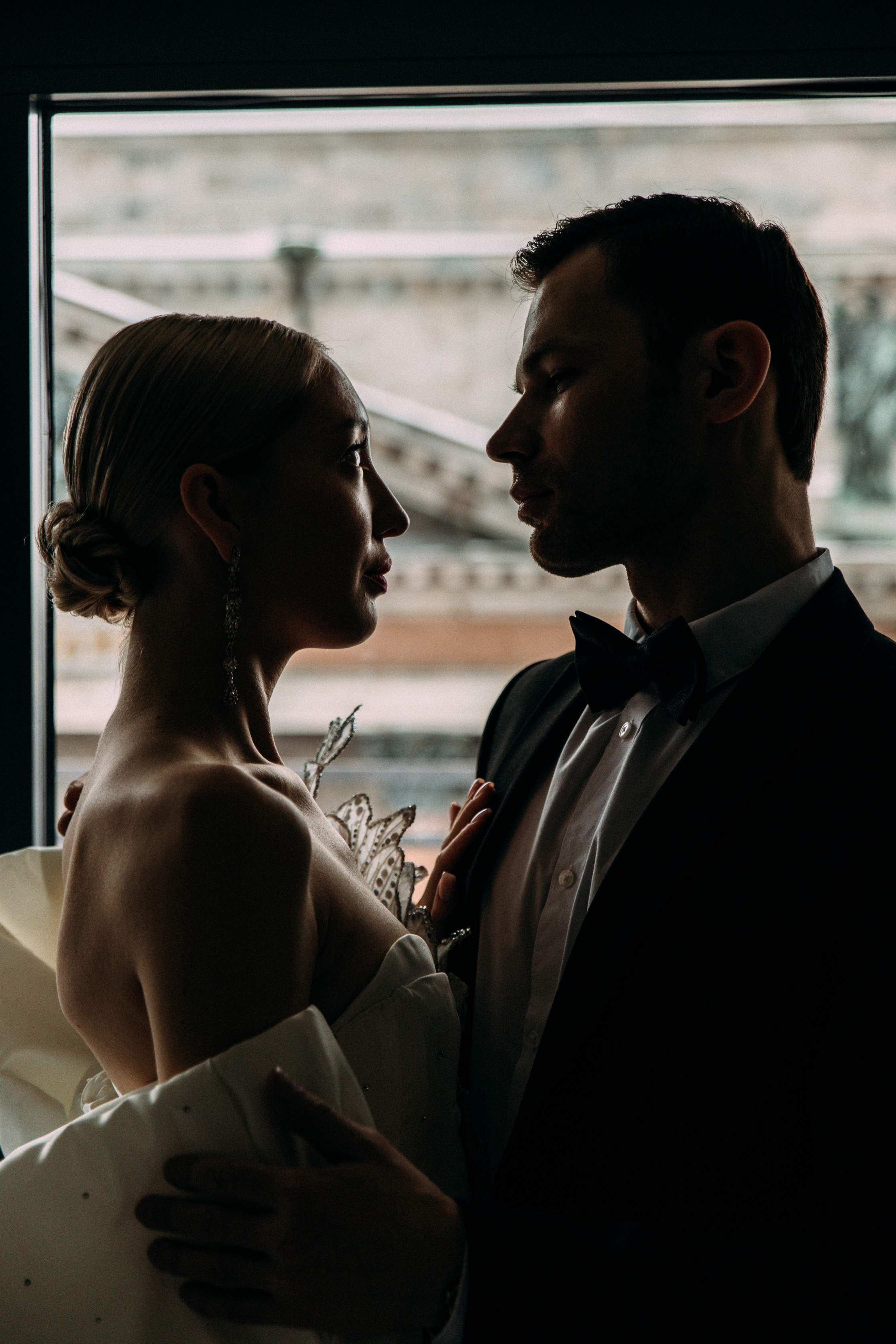 Свадебная фотосъёмка в отеле Four Seasons Lion. Свадебный фотограф и видеограф — Сергей и Дарья