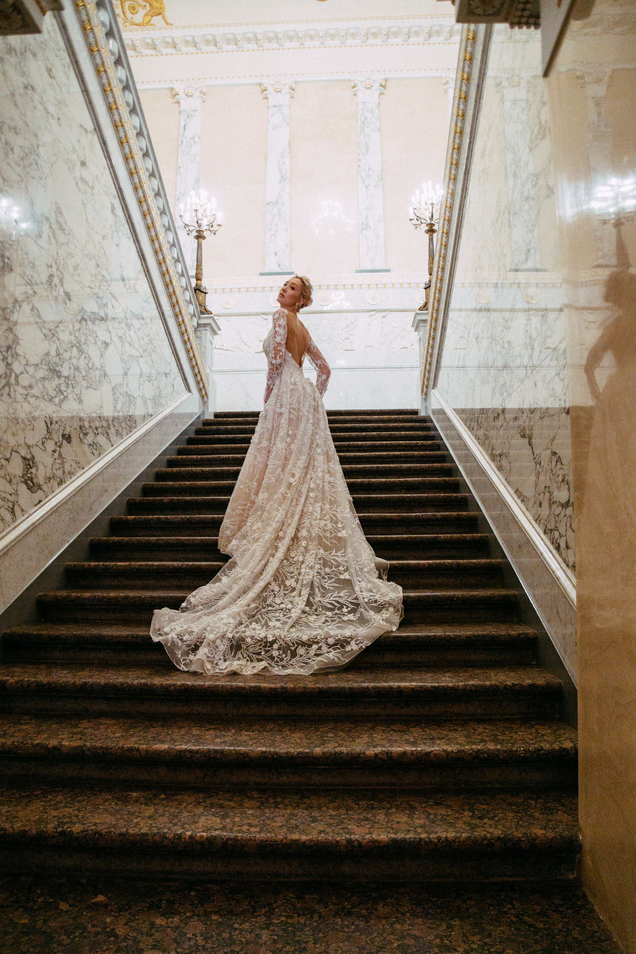 Свадебная фотосъёмка в отеле Four Seasons Lion. Свадебный фотограф и видеограф — Сергей и Дарья