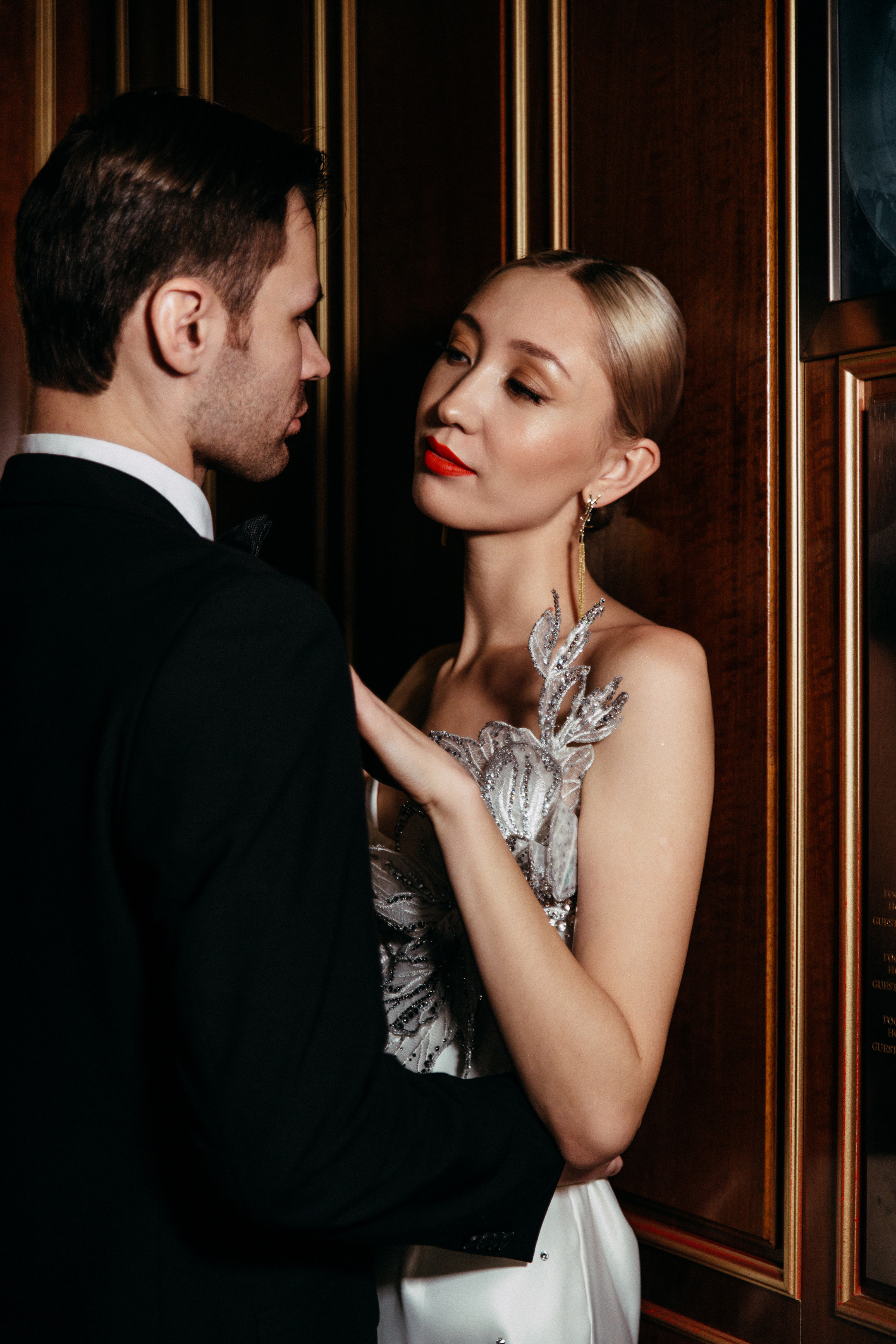 Свадебная фотосъёмка в отеле Four Seasons Lion. Свадебный фотограф и видеограф — Сергей и Дарья