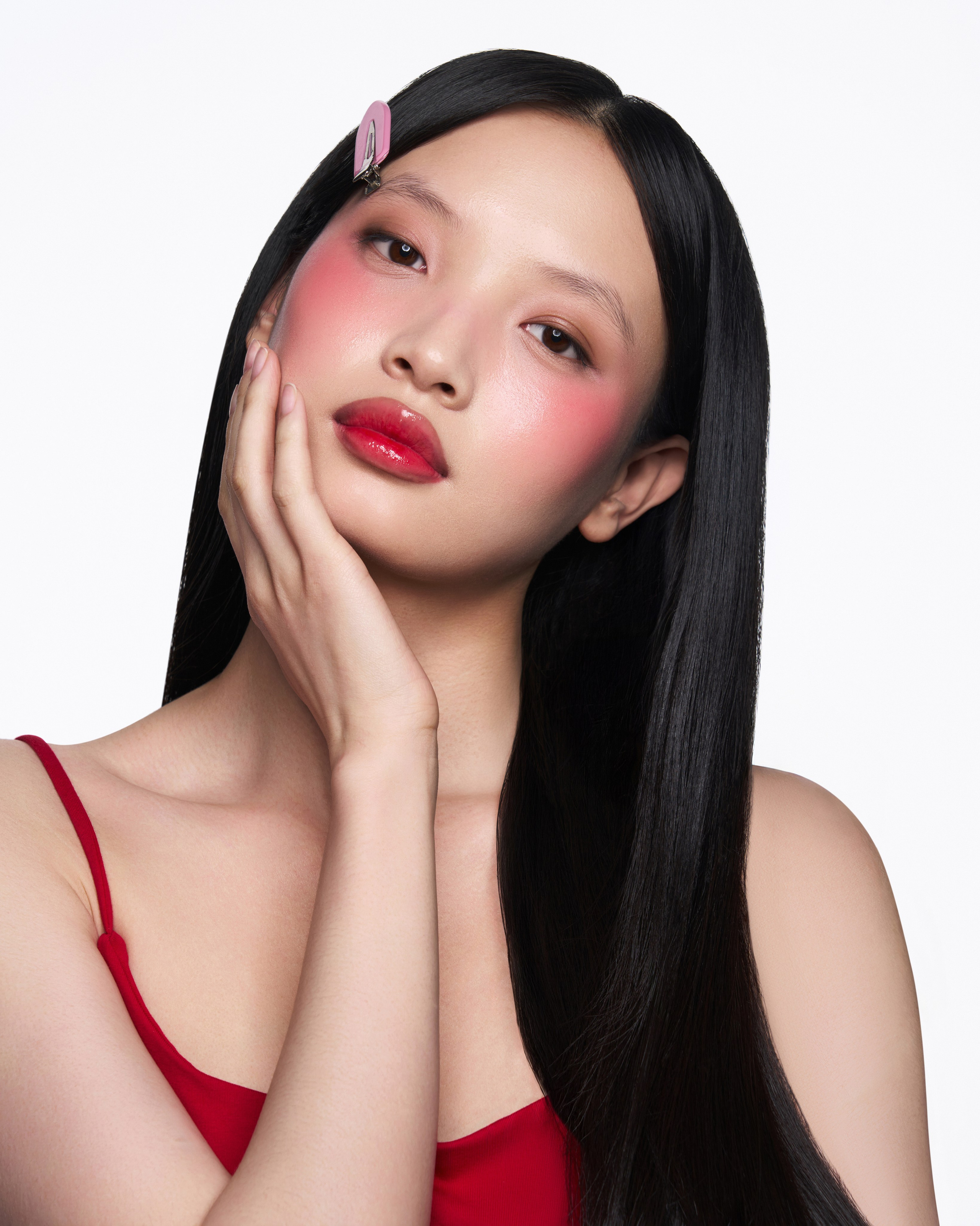 FOR ME pop-up golden apple. Nadezhda Diskant is a Moscow and Saint Petersburg based photographer