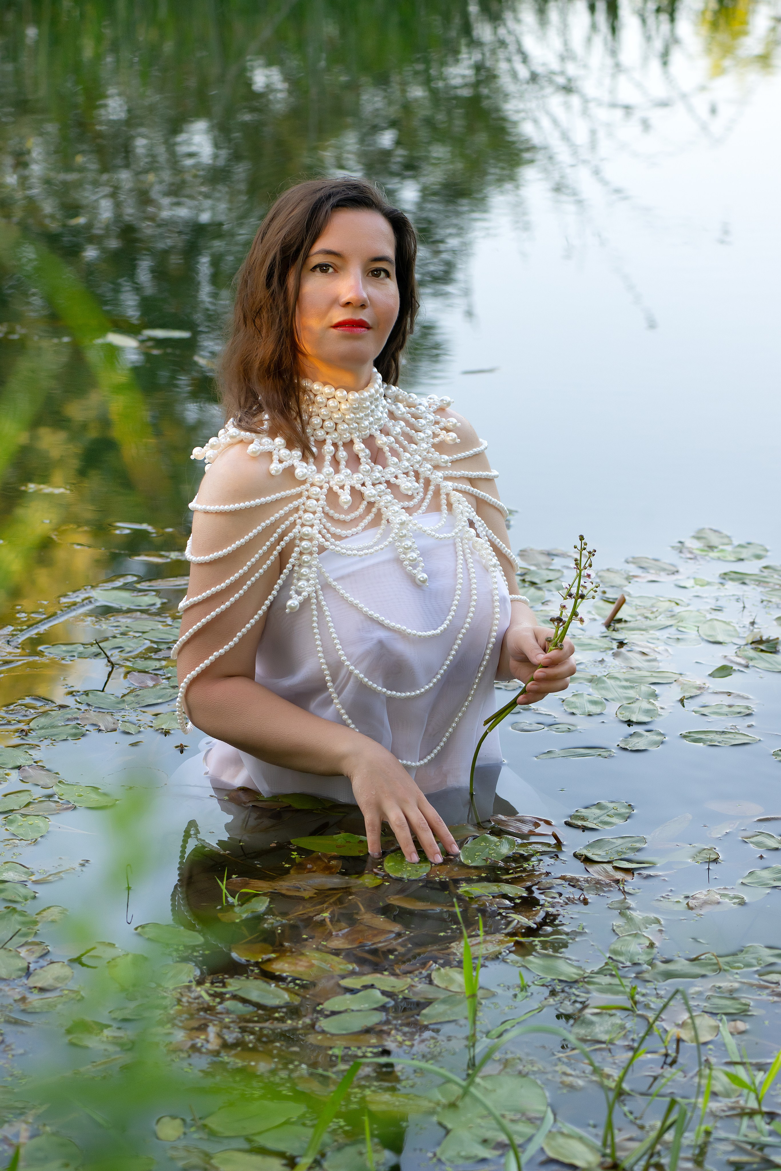 Платье, бусы и вода...... Главная