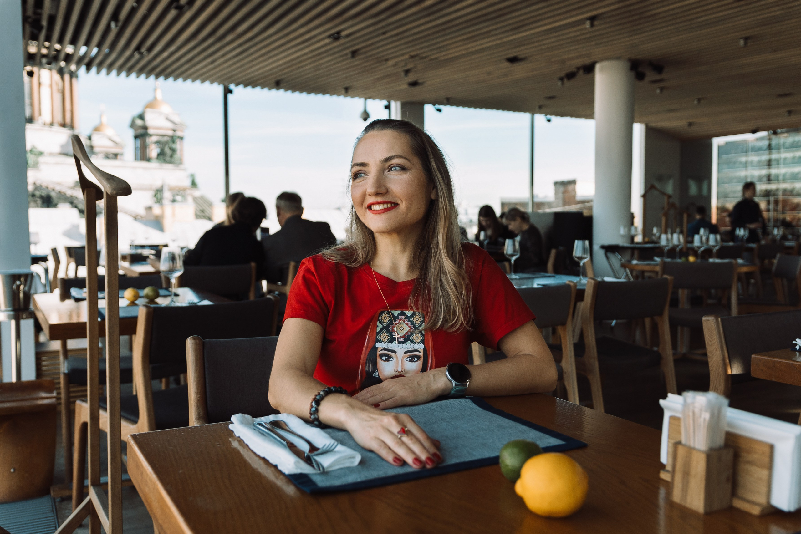 Наташа в Зазеркалье. Зеркальный дворик. Портфолио