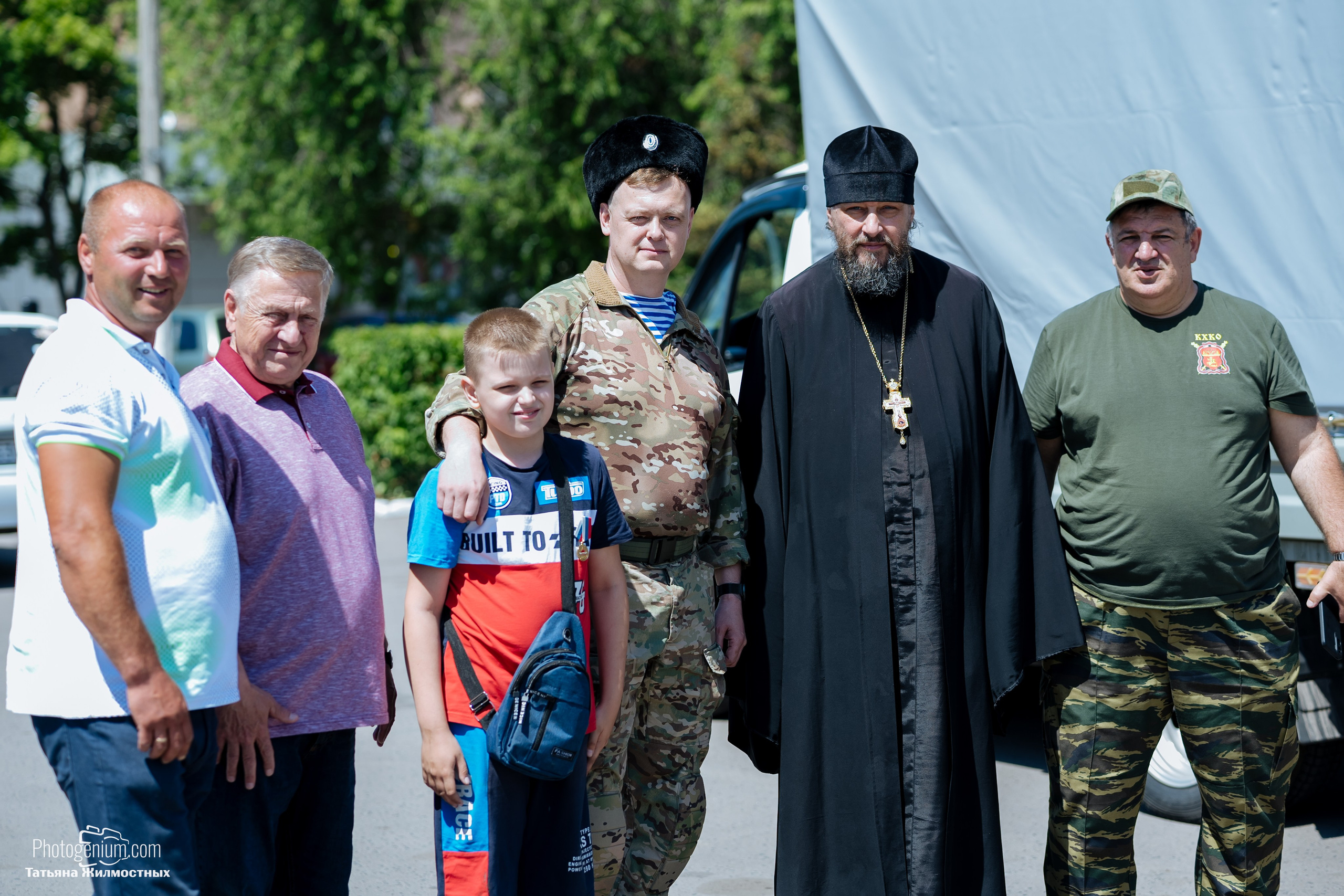 8 июня «Патриоты из Курска» сбор гуманитарной помощи у кинотеатра «Родина». Фотограф Нижний Новгород Татьяна Кейод