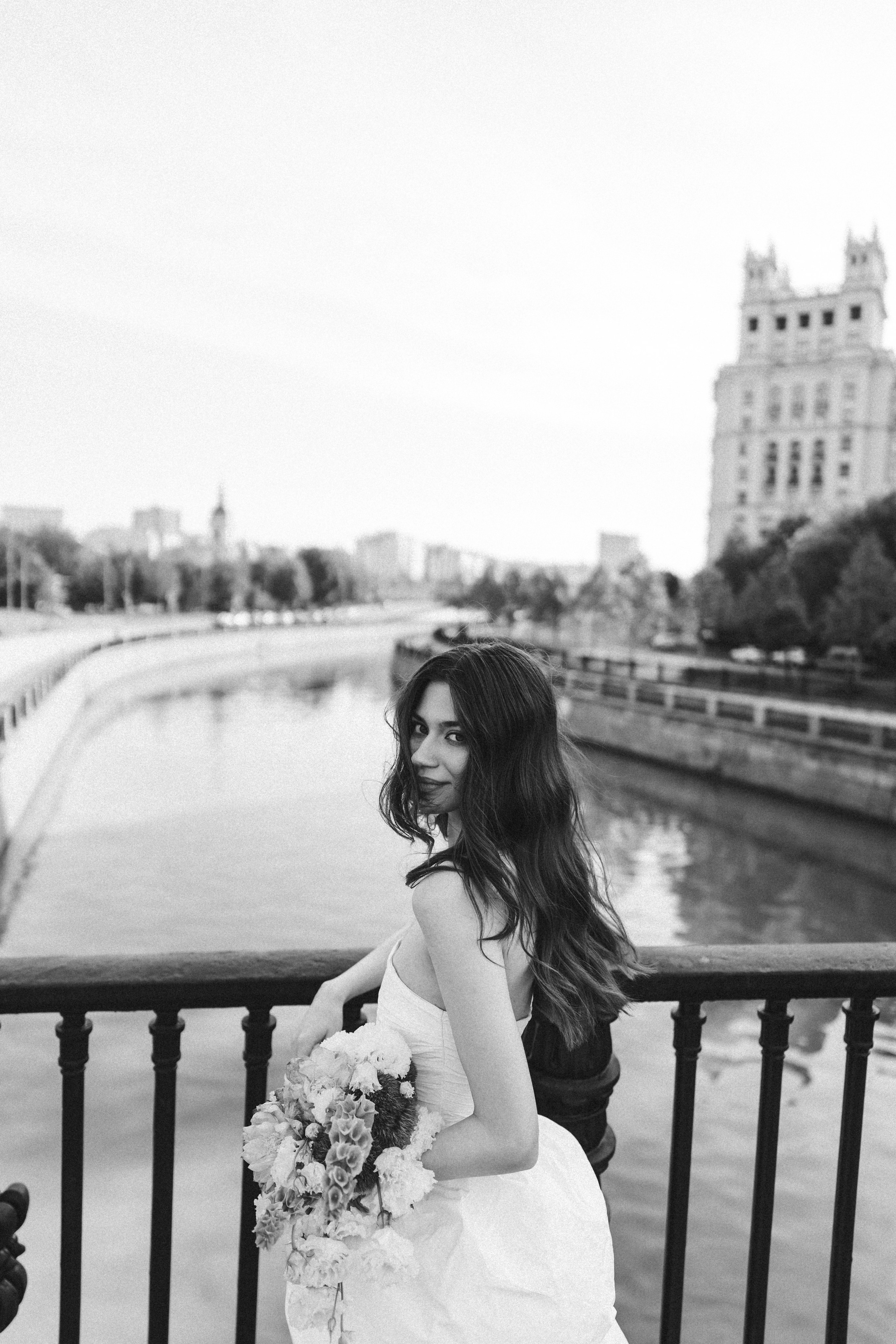 Москва. Набережная. Вы. Юлия Анисимова — свадебный и семейный фотограф в Санкт-Петербурге