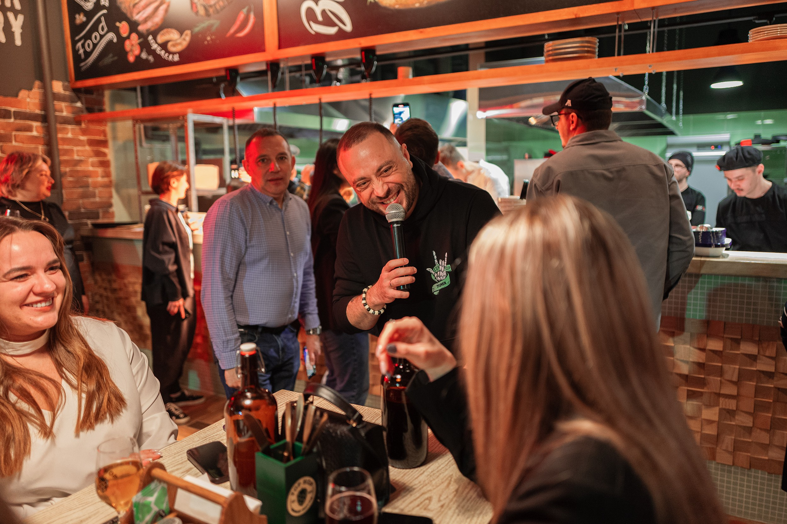 Открытие Бара Top-Hop на улице Фармана Салтанова 06.12.24. Фотограф Тюмень