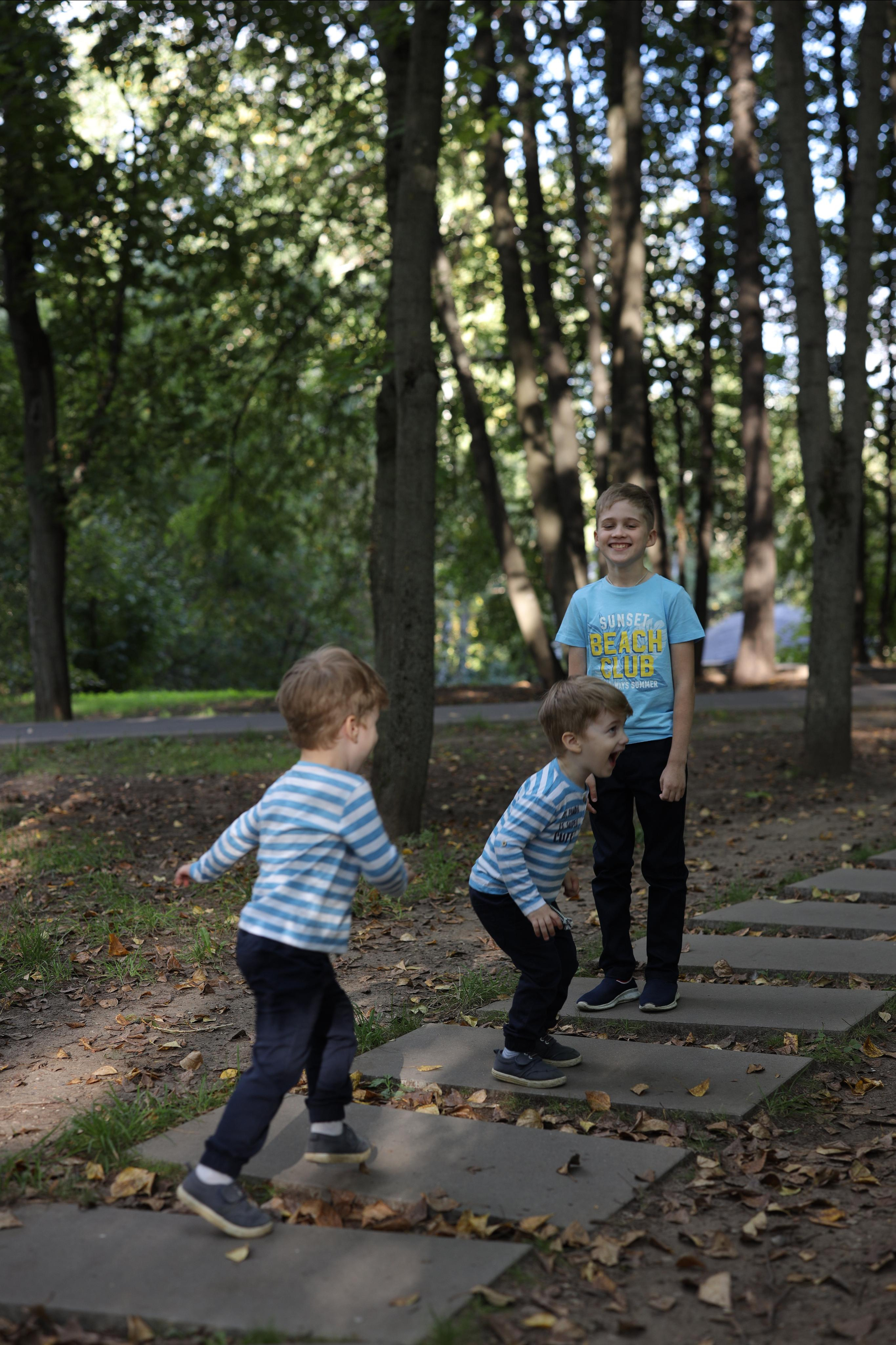 Парк Дружба (братья). Юрий Белозёров фотограф