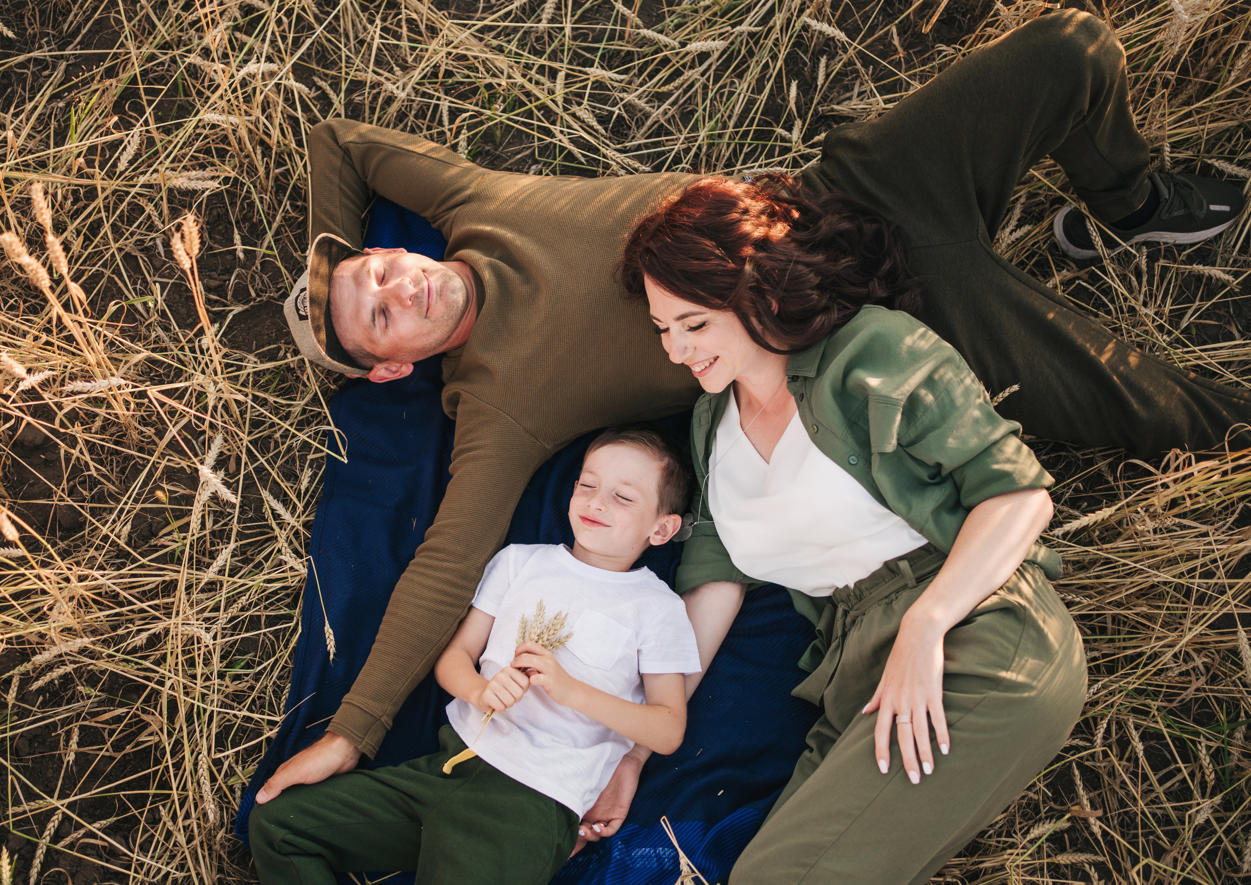 Фотосессия в пшеничном поле. Семейный фотограф, фотосессия беременности в Новосибирске Кристина Киб