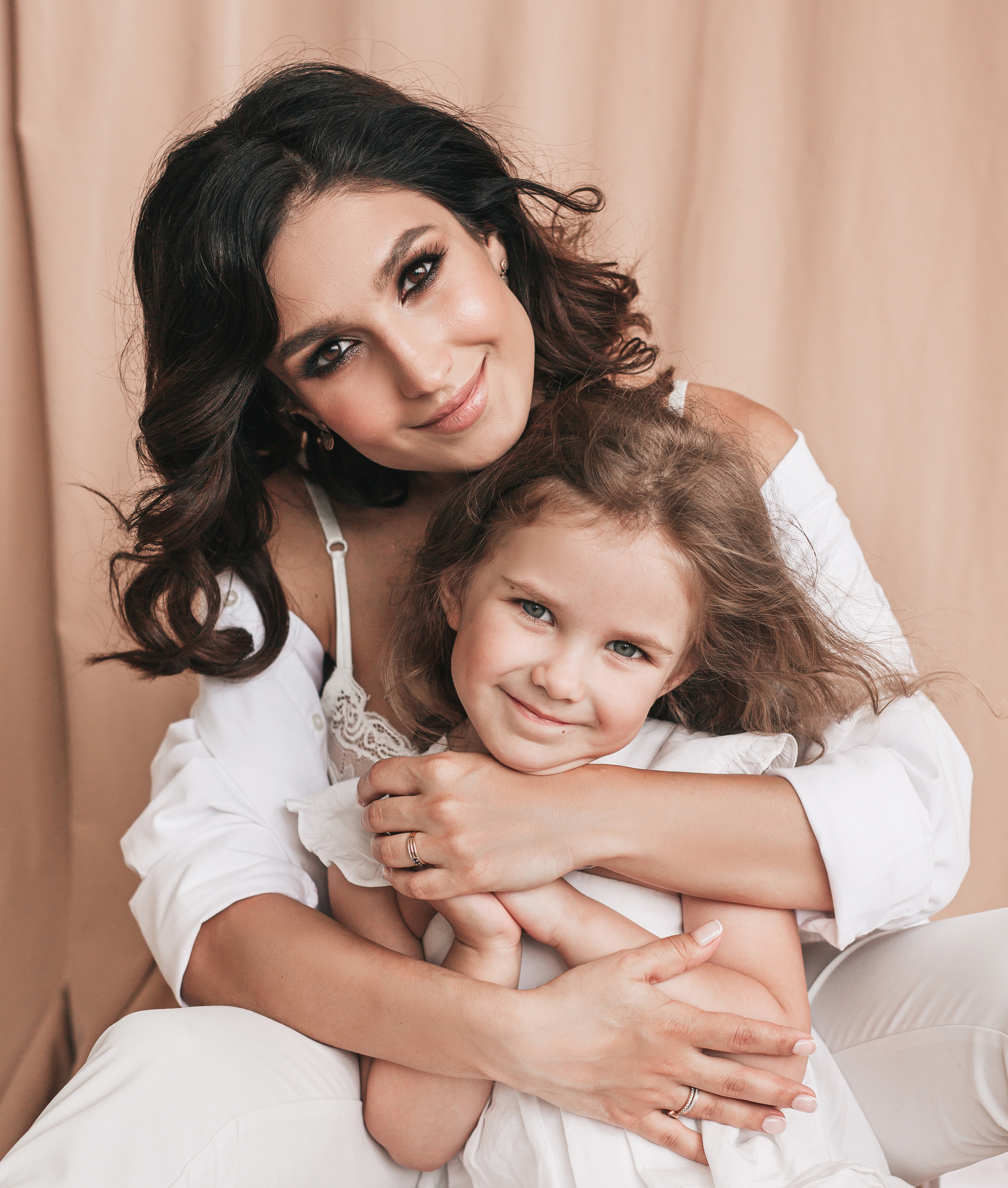 Семейная фотосессия в студии. Семейный фотограф, фотосессия беременности в Новосибирске Кристина Киб