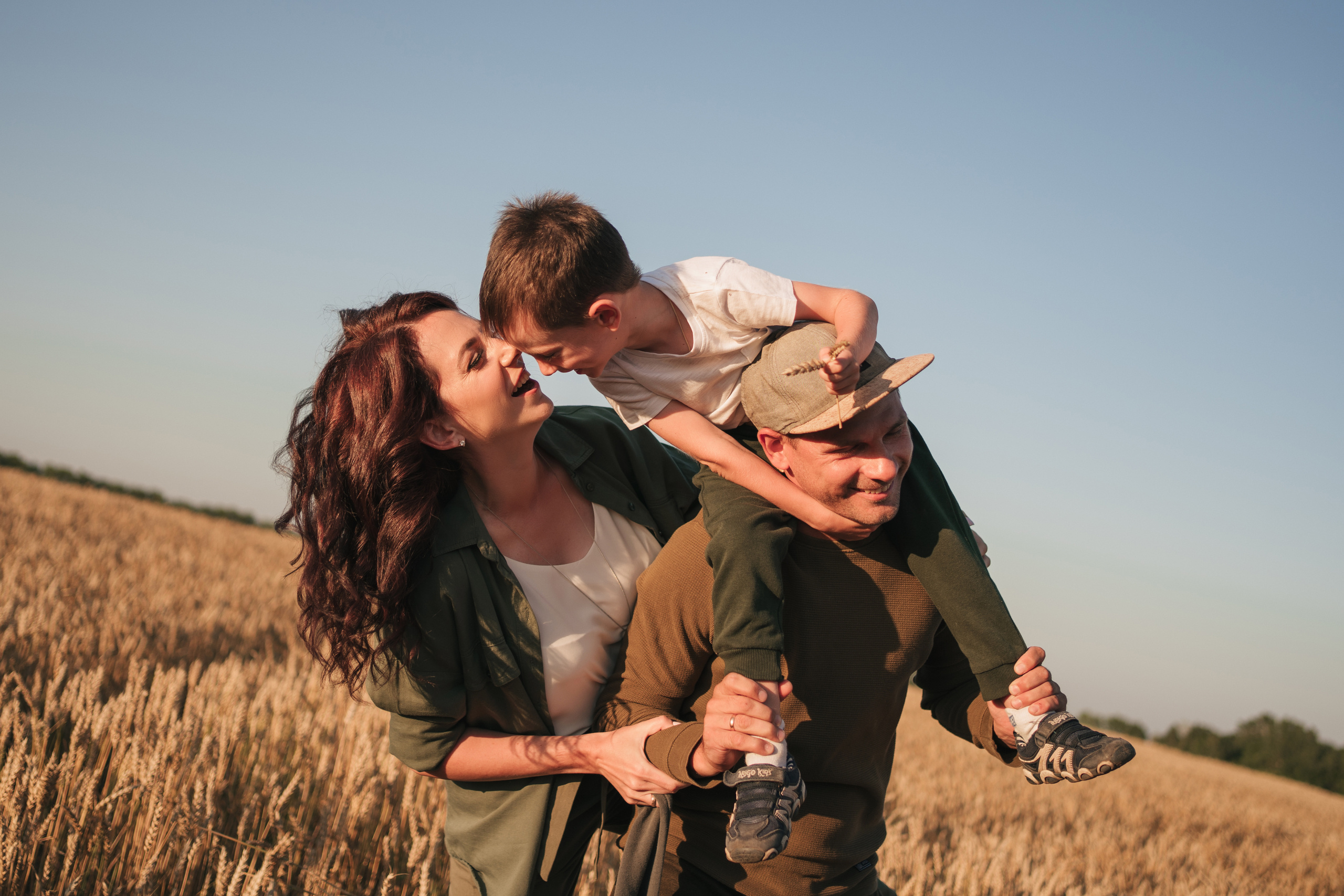 Фотосессия в пшеничном поле. Семейный фотограф, фотосессия беременности в Новосибирске Кристина Киб