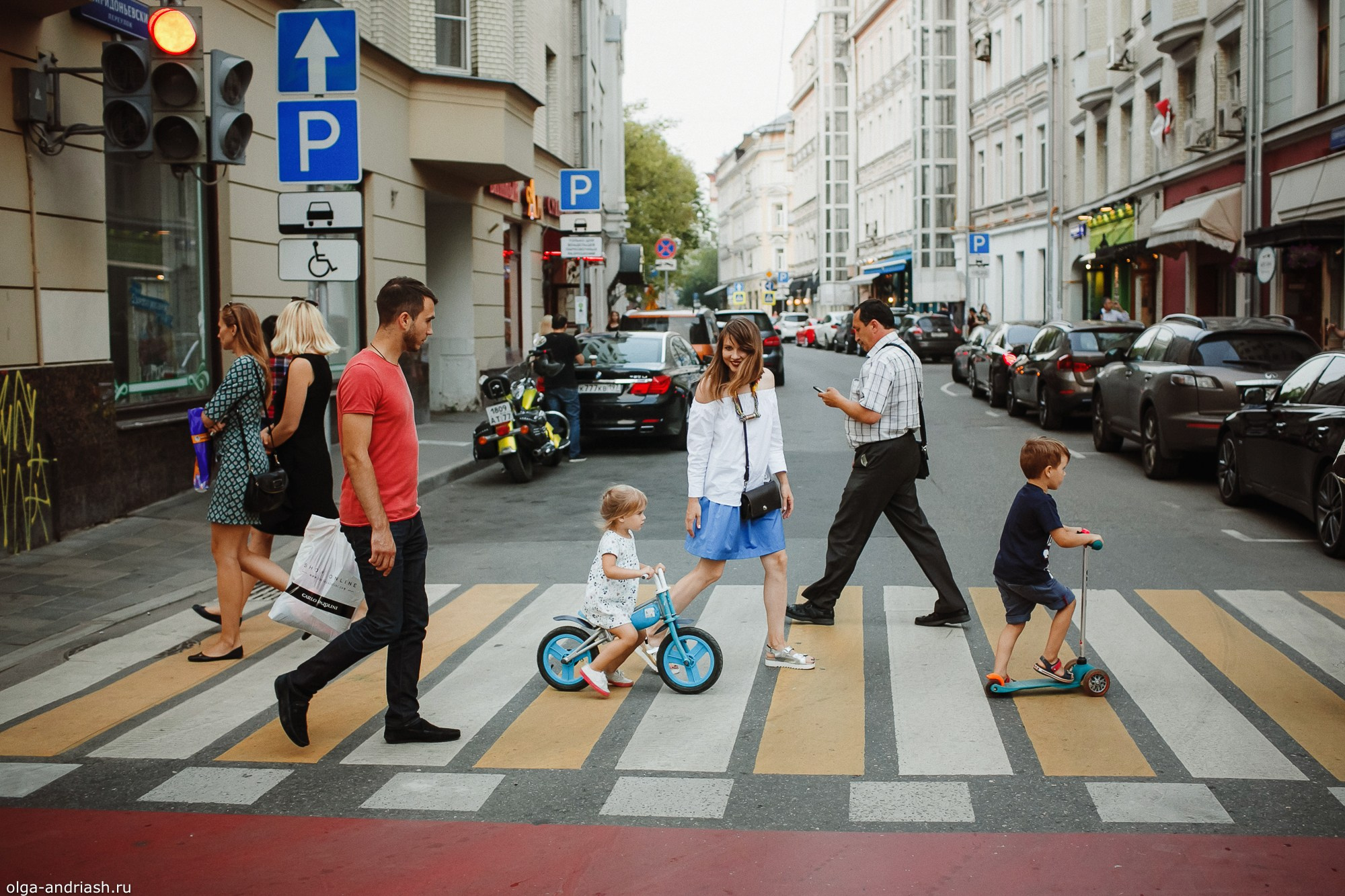 Прогулки на Патриарших прудах. Семейный, портретный и свадебный фотограф в Санкт-Петербурге и Москве