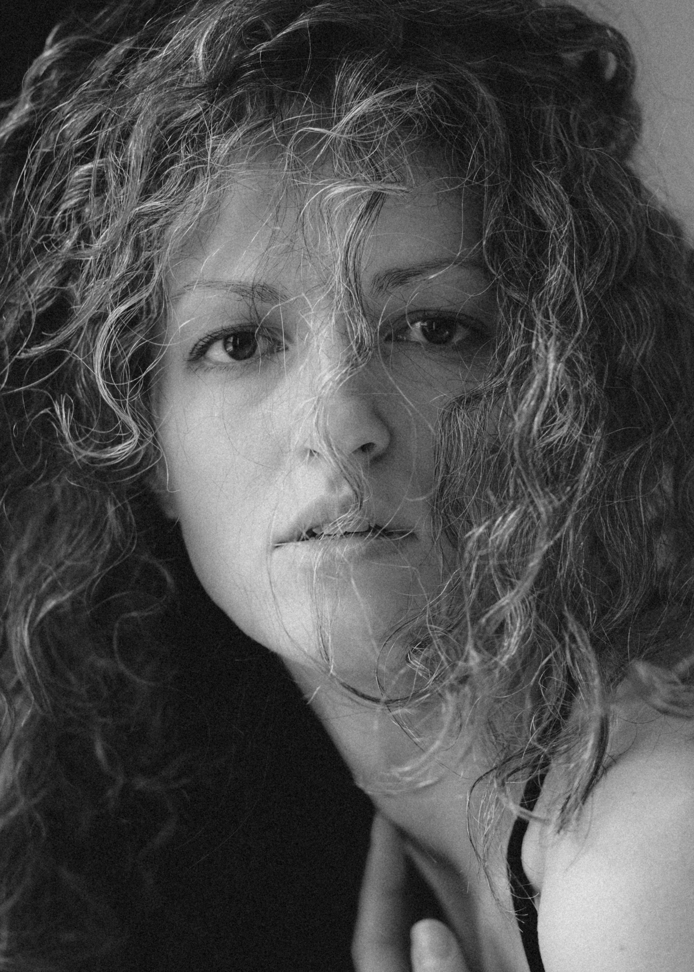 Фотосессия для женщины в студии минимализм. Женский фотограф в Красноярске