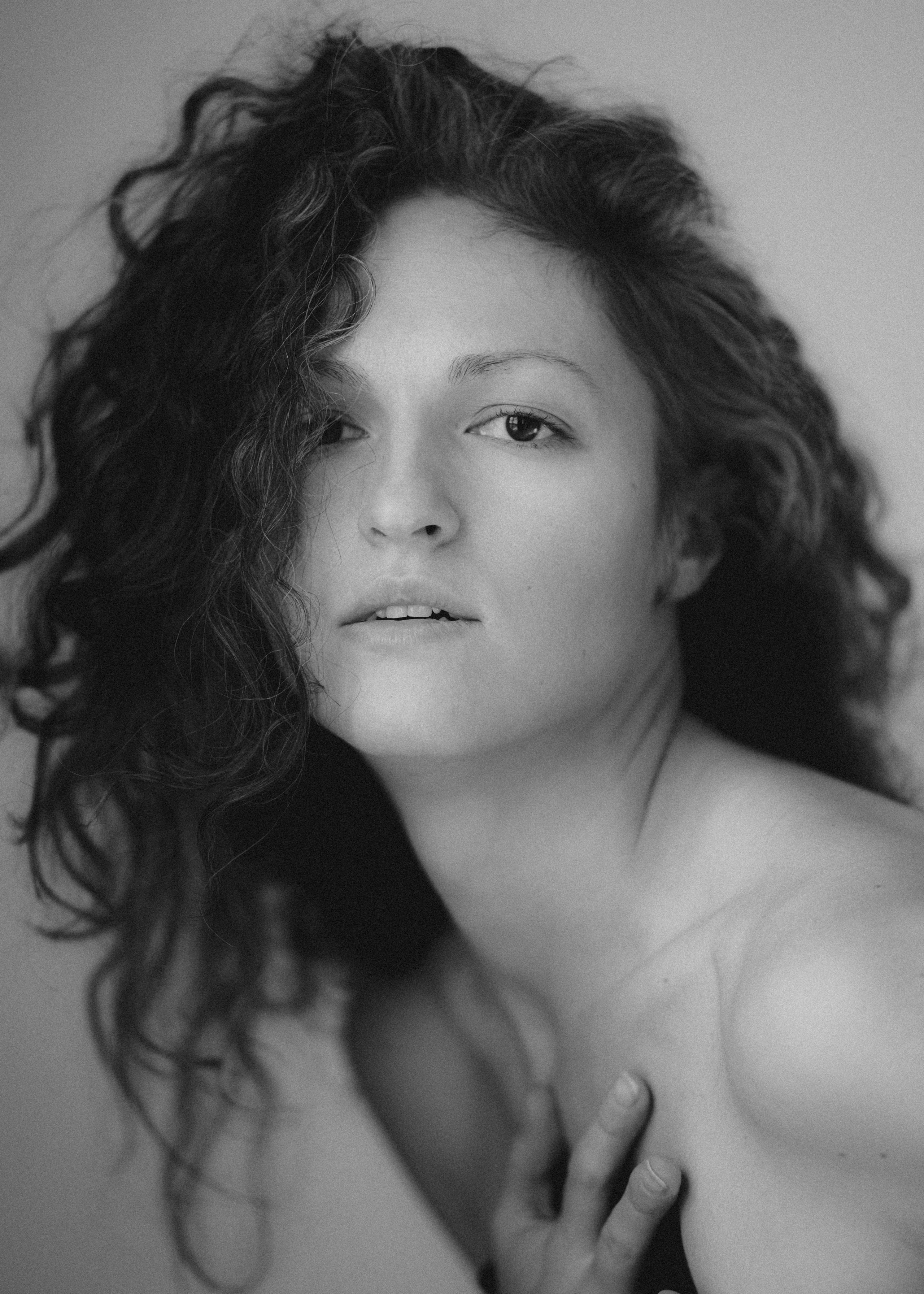 Фотосессия для женщины в студии минимализм. Женский фотограф в Красноярске