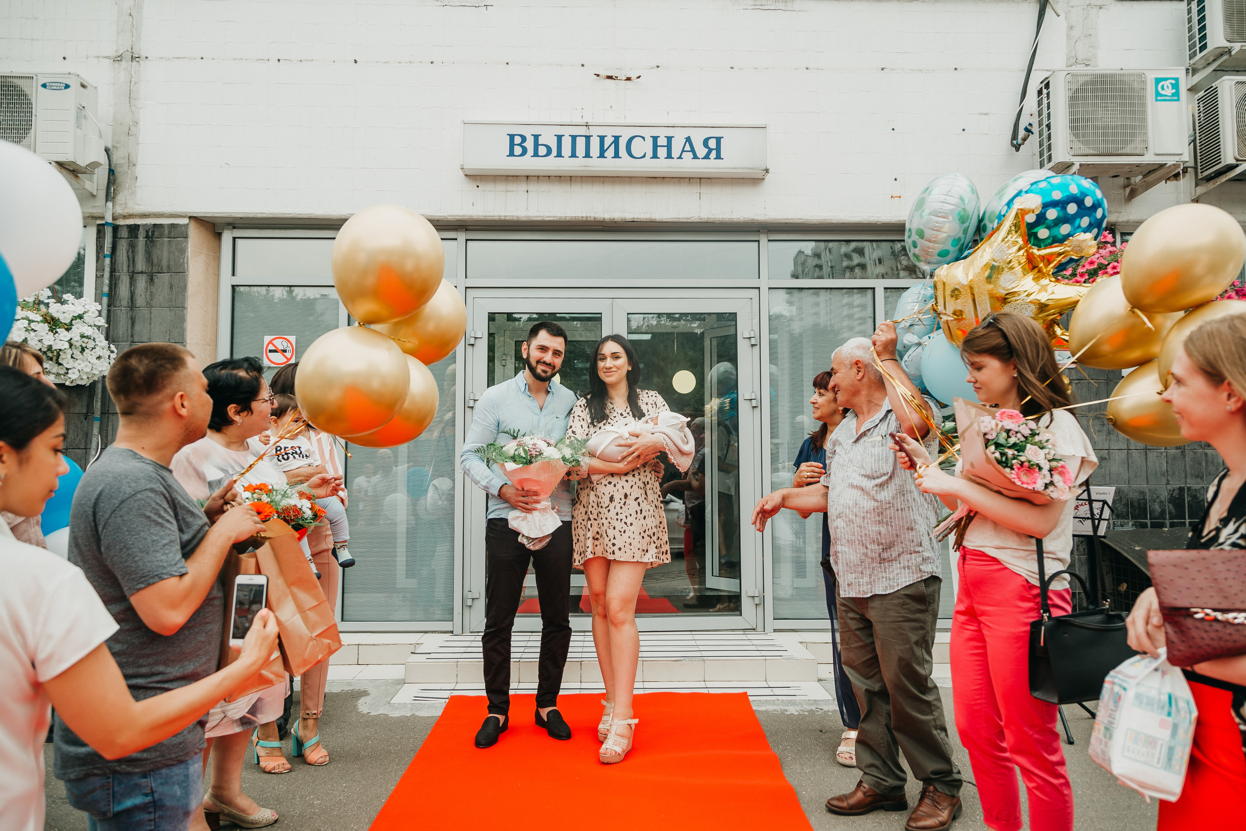 Выписка из роддома. Фотограф Никита Комаров