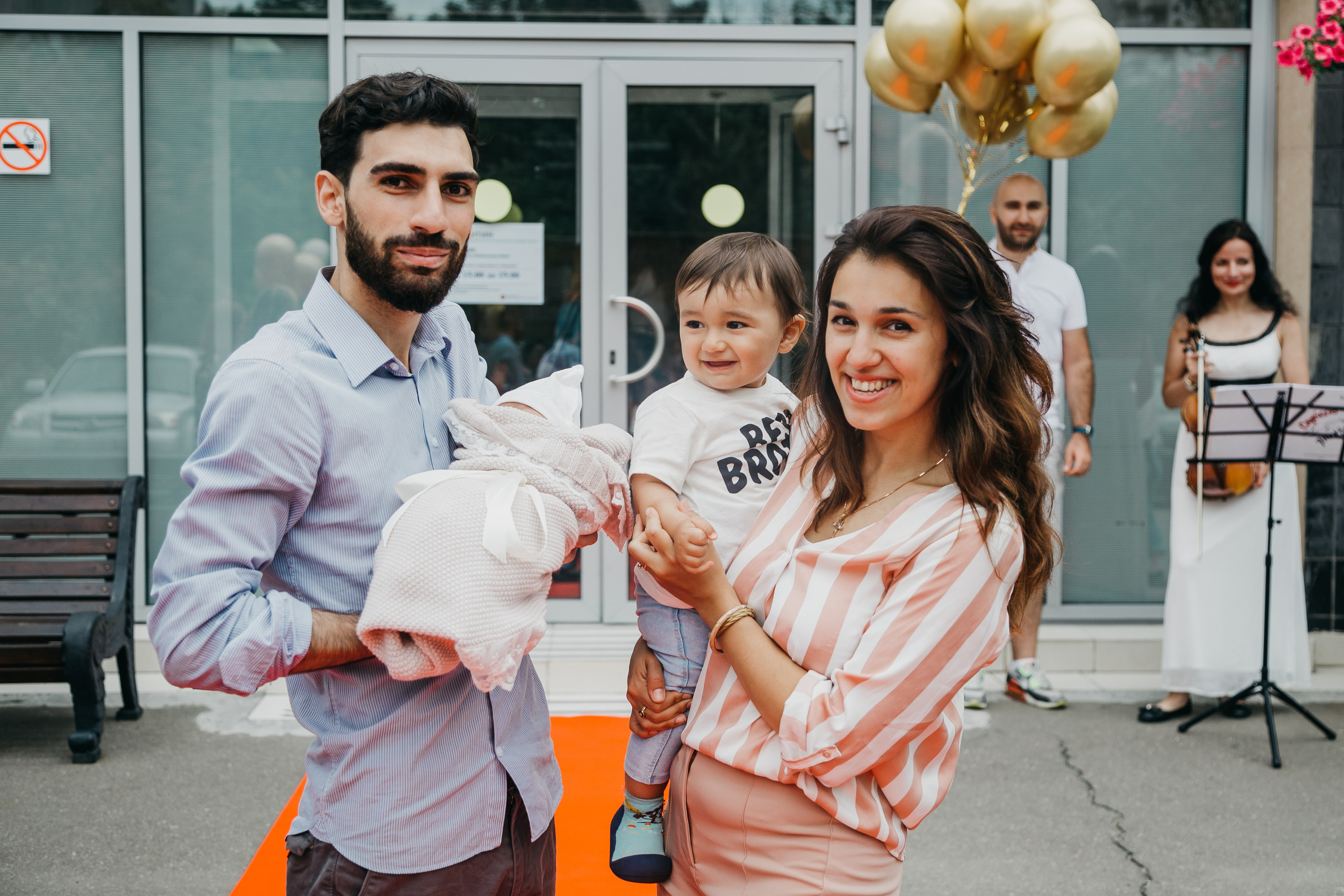 Выписка из роддома. Фотограф Никита Комаров