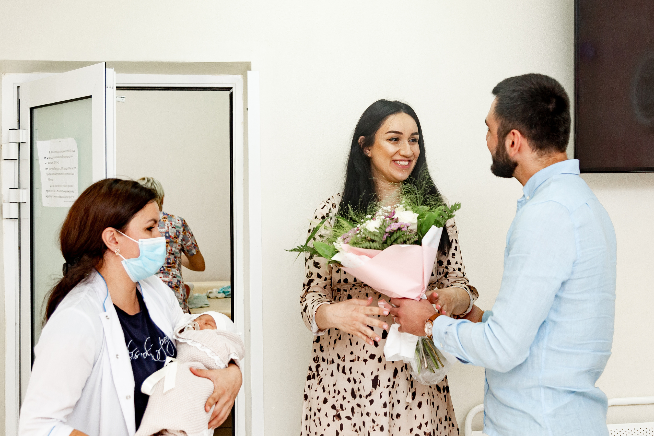 Выписка из роддома. Фотограф Никита Комаров