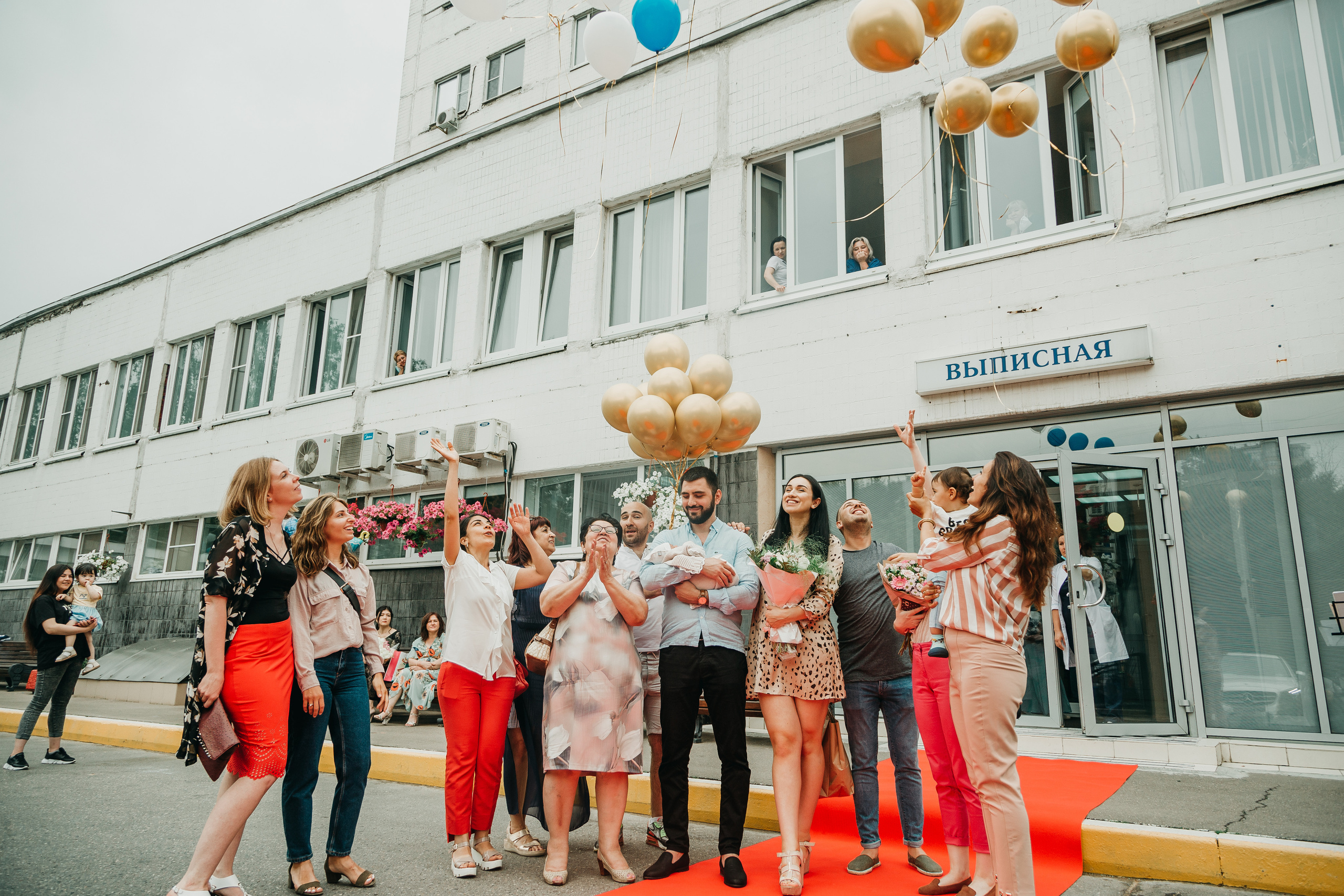 Выписка из роддома. Фотограф Никита Комаров