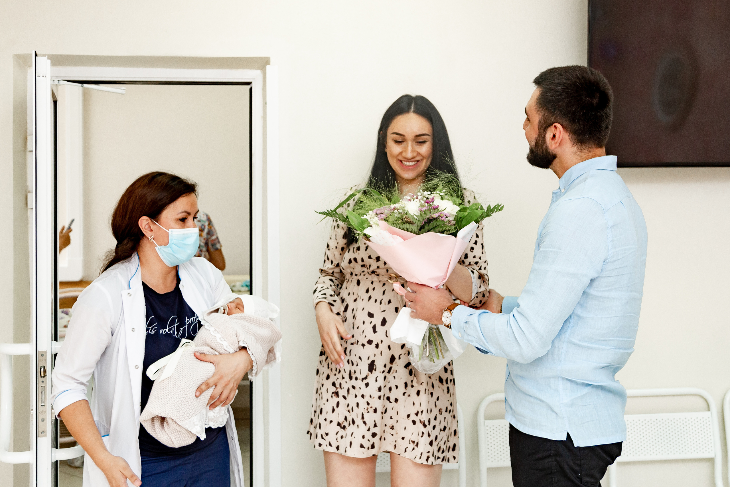 Выписка из роддома. Фотограф Никита Комаров