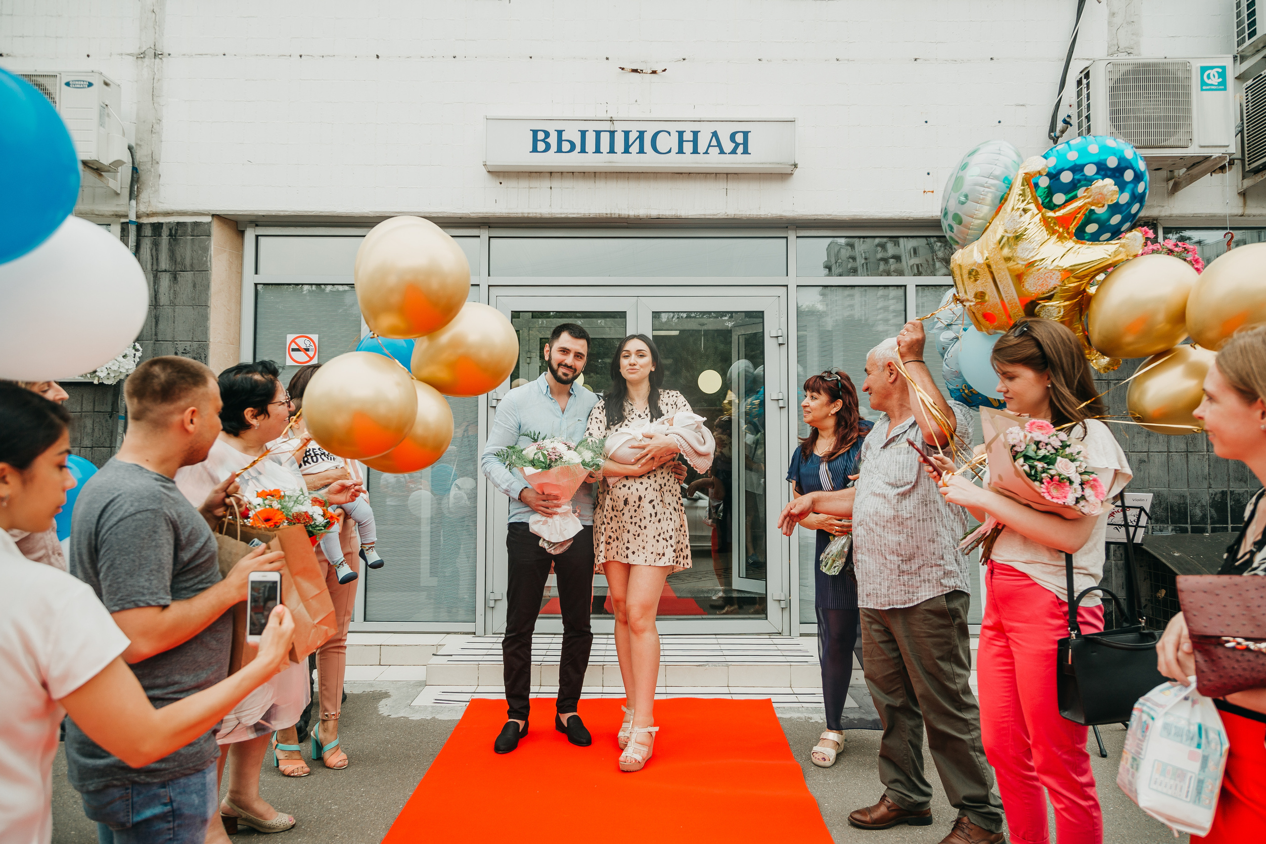 Выписка из роддома. Фотограф Никита Комаров