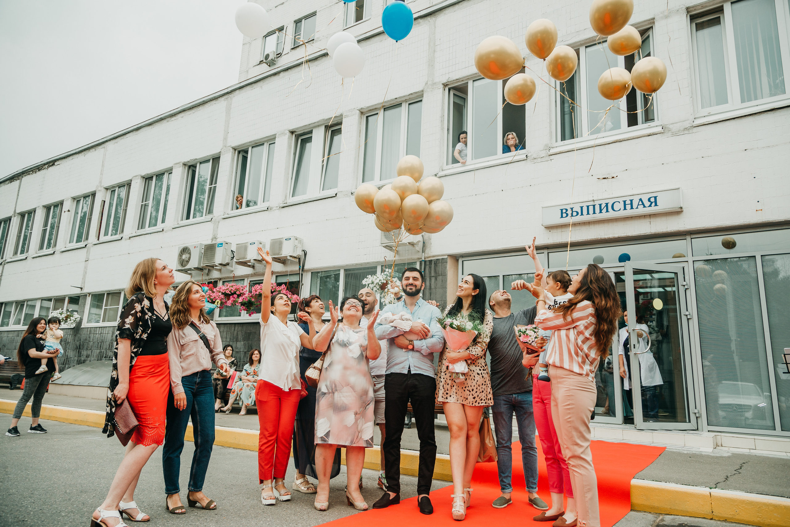 Выписка из роддома. Фотограф Никита Комаров