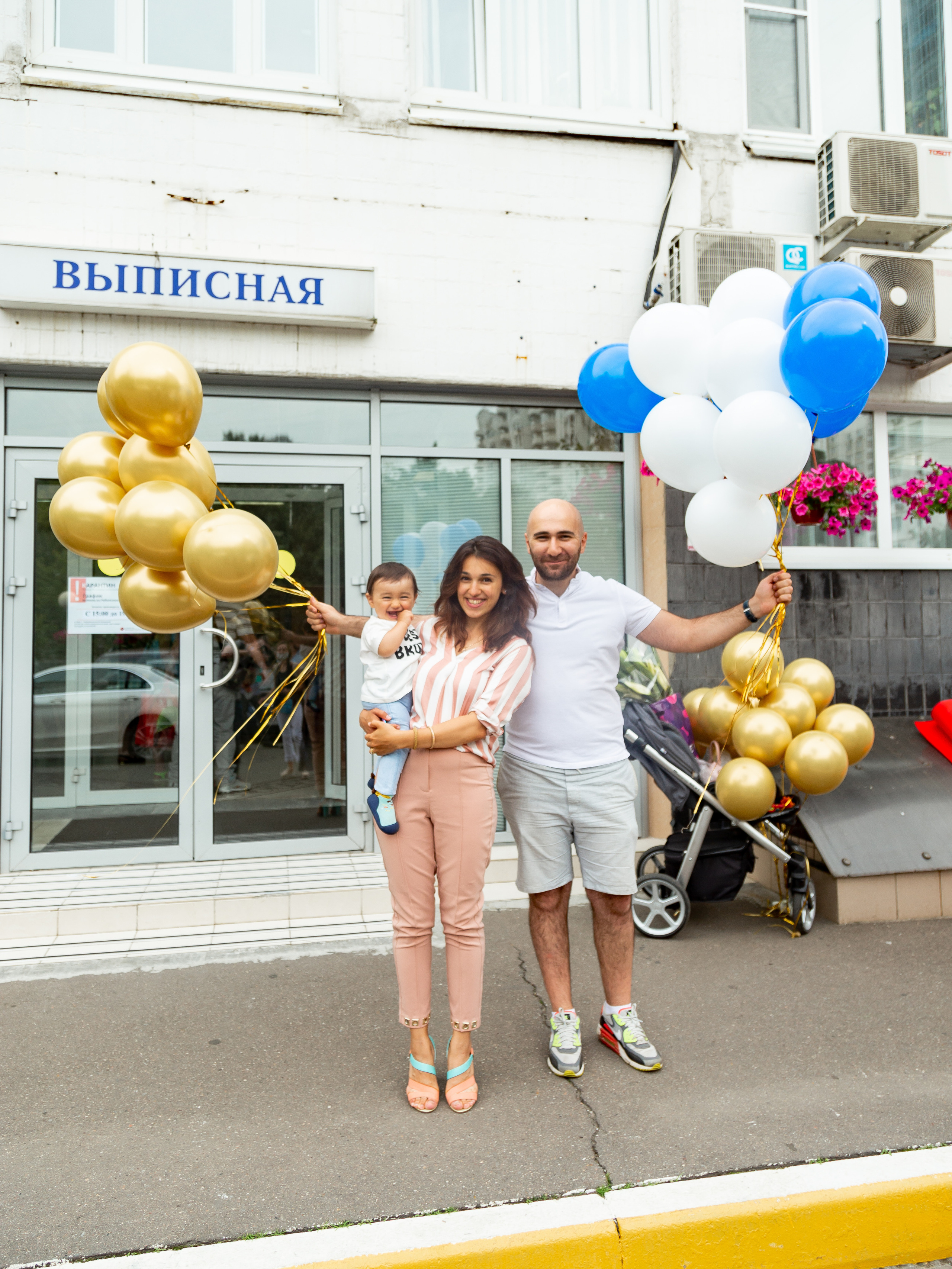 Выписка из роддома. Фотограф Никита Комаров