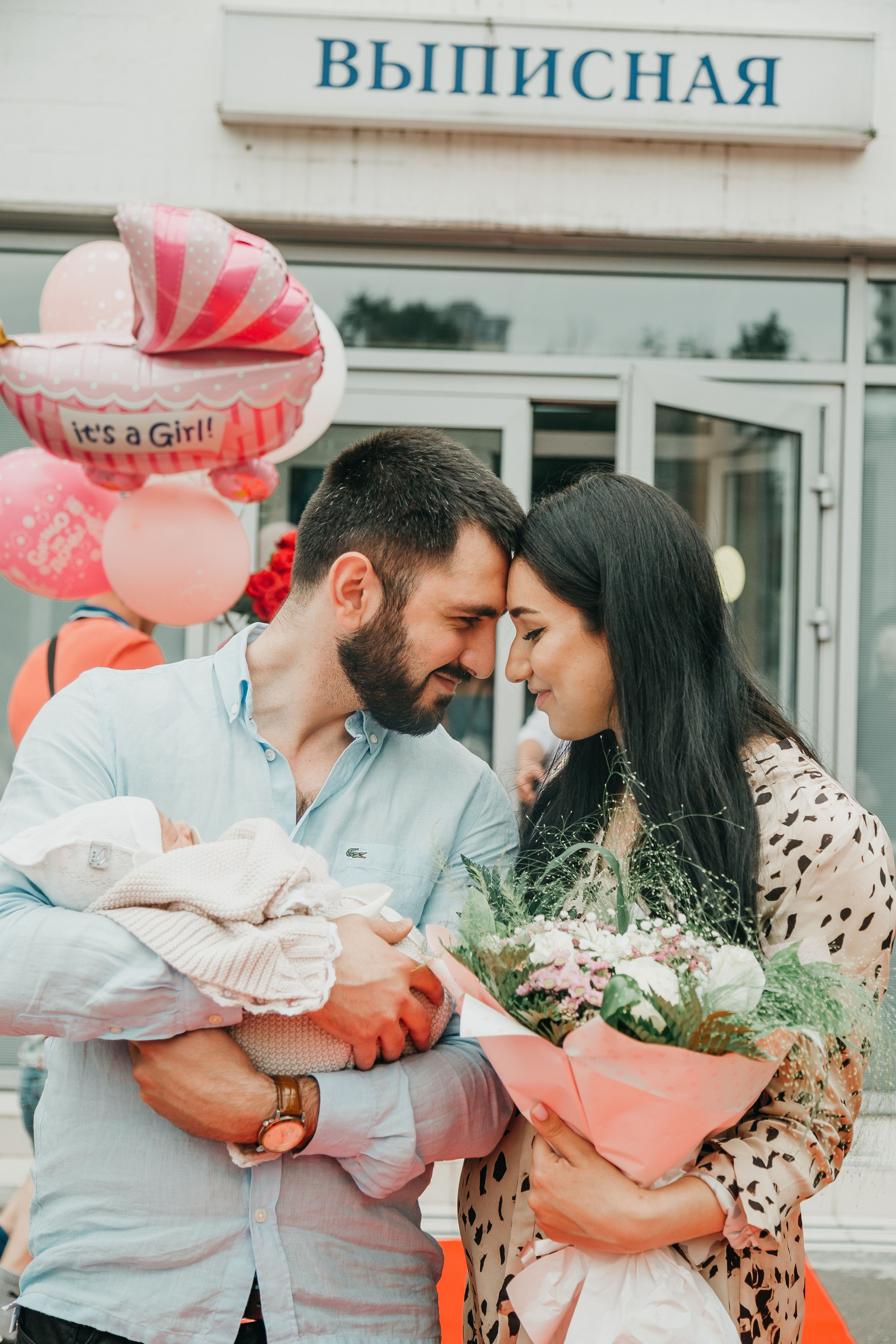Выписка из роддома. Фотограф Никита Комаров