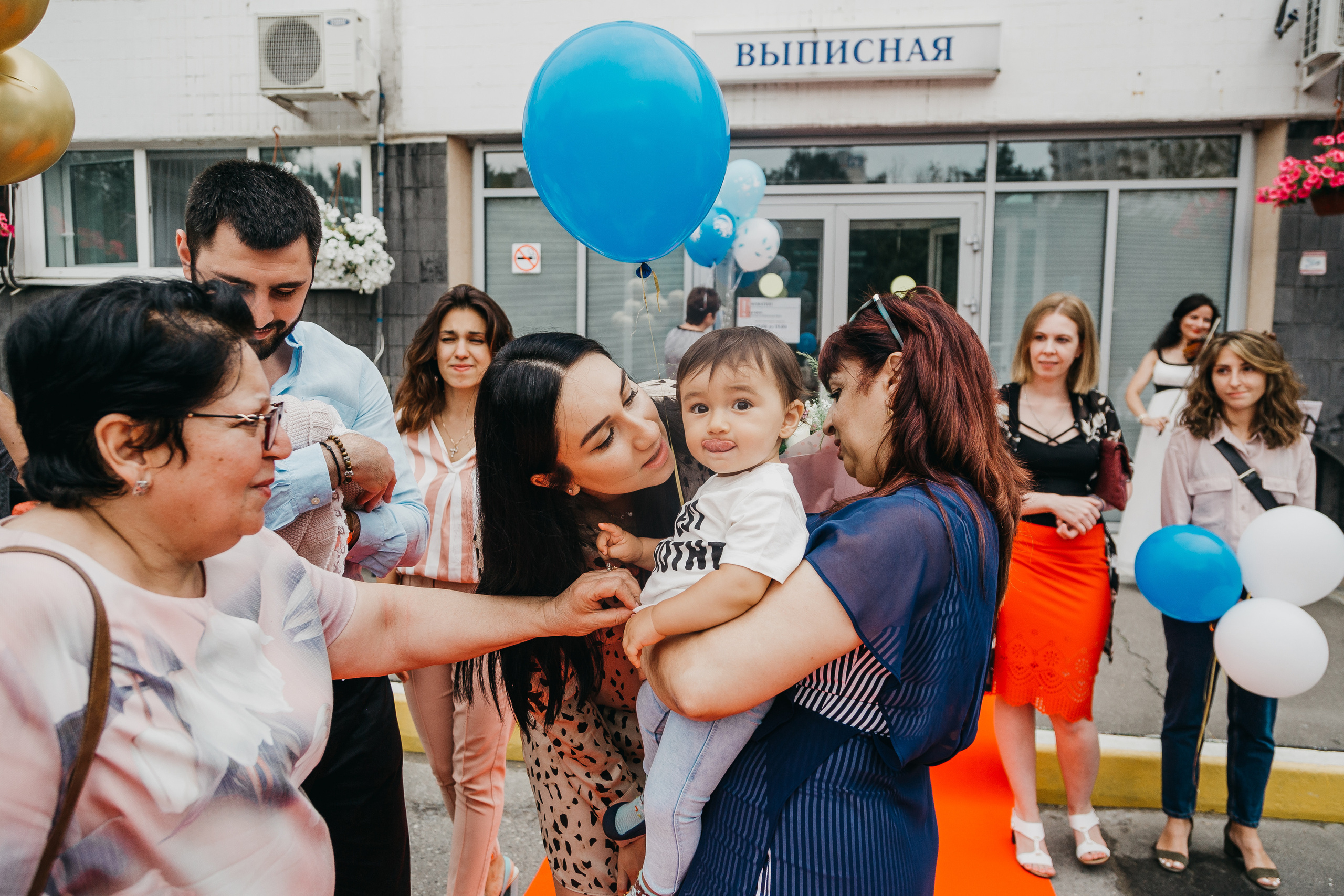 Выписка из роддома. Фотограф Никита Комаров