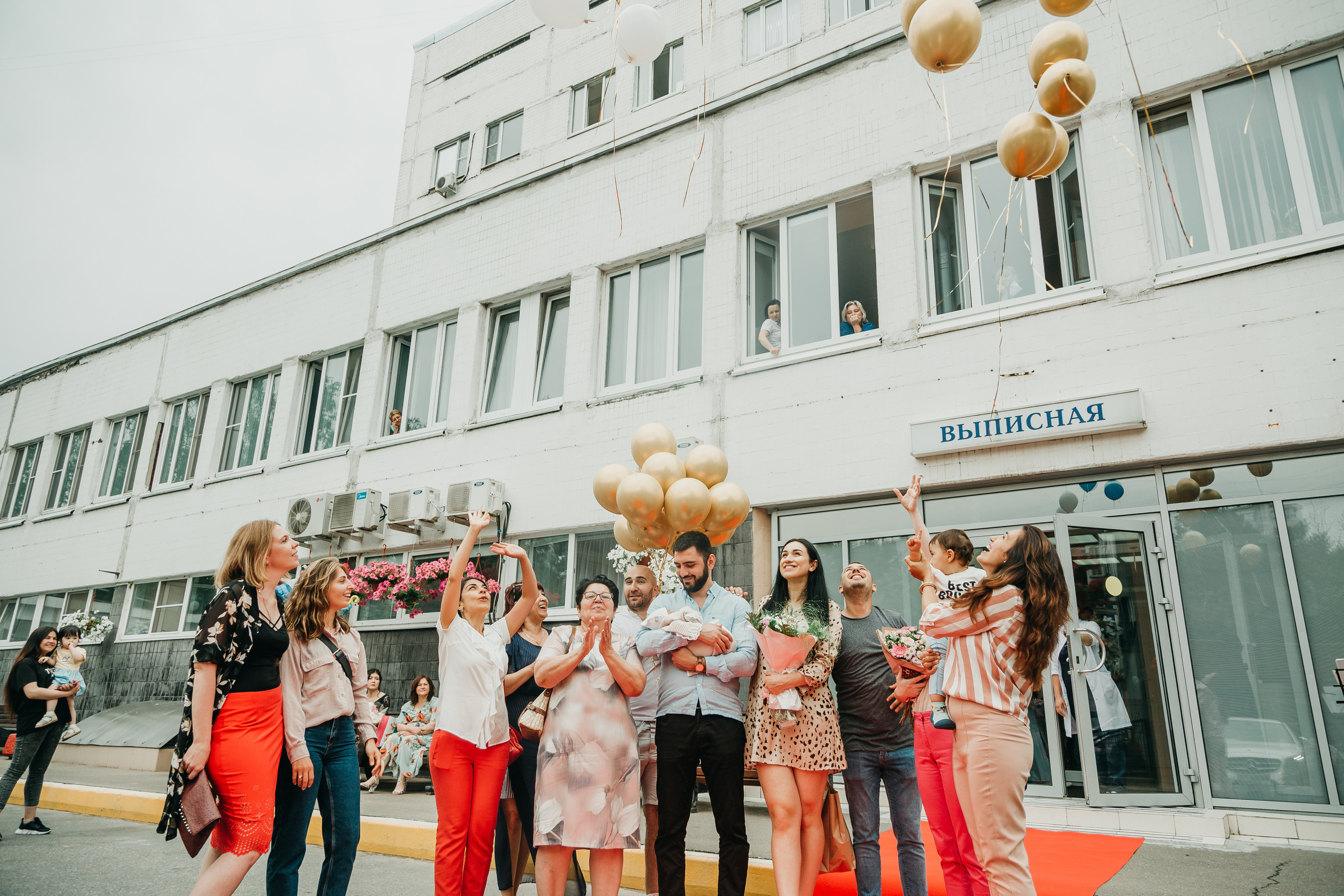 Выписка из роддома. Фотограф Никита Комаров