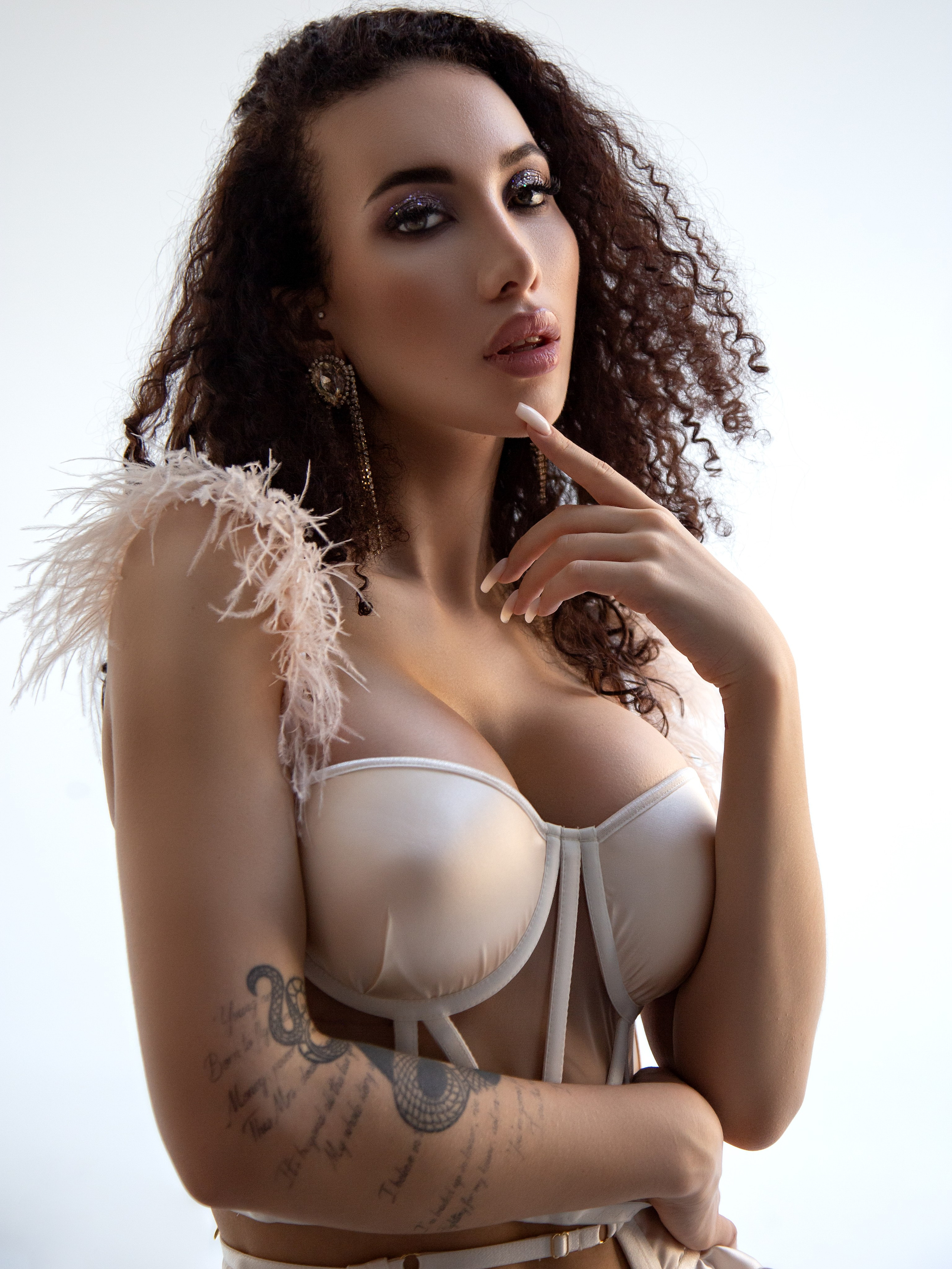 Студия. Портретный Студийный и уличный фотограф Москва. Индивидуальные, Семейные, Беременность, Будуар, Каталог, контент съемки для блога и бизнеса