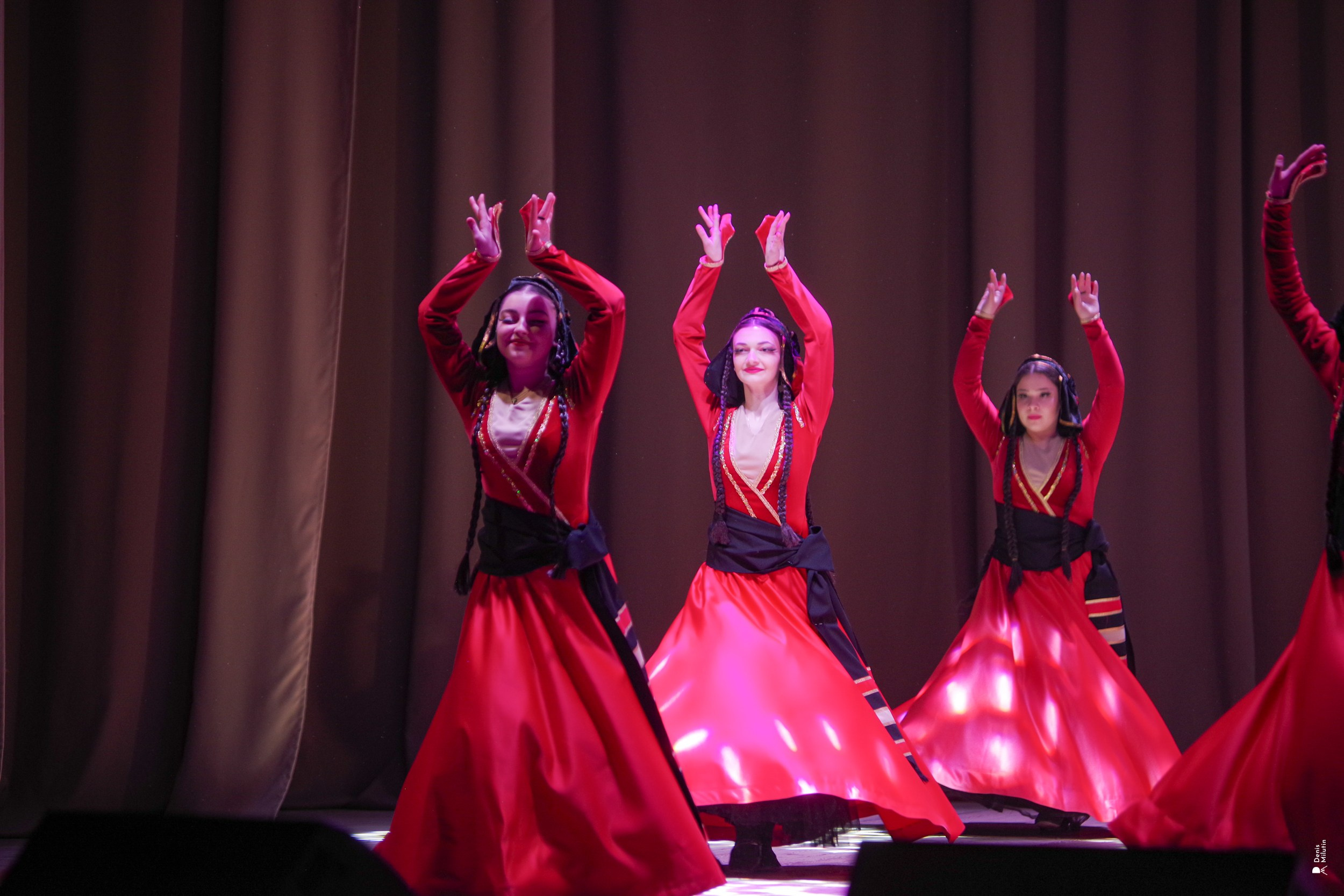 Танцы в Хоби. Портретный фотограф Денис Милютин