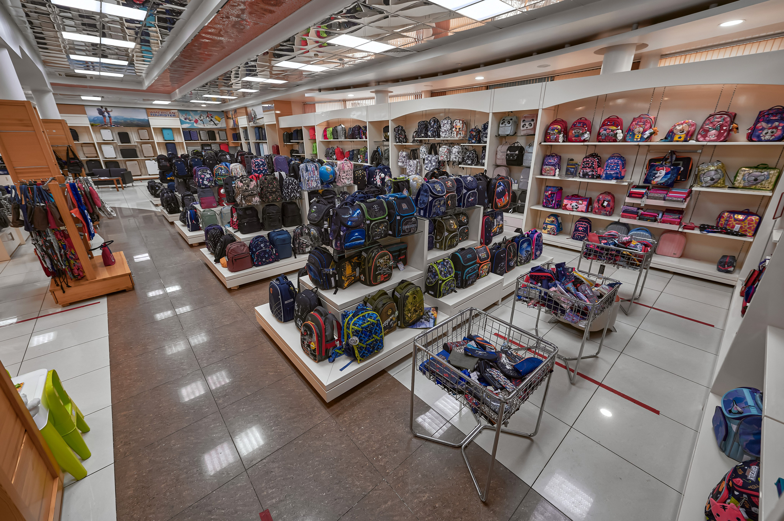 Портфолио по интерьерной и экстерьерной фотосъёмки: Мир Сумок — Правый берег. Фотограф Яковлев Роман — Красноярск