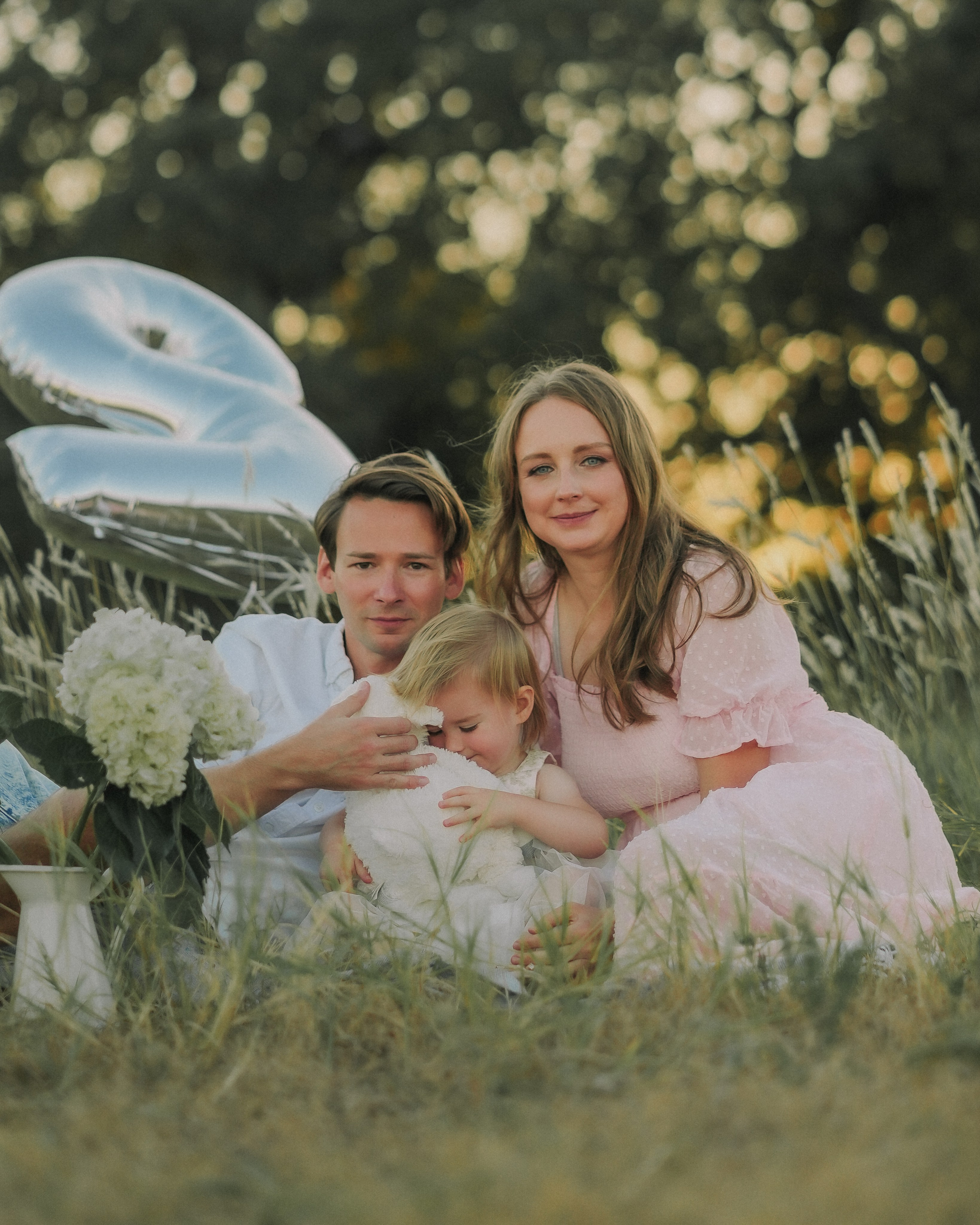 Family snuggles & smiles — cozy family photos