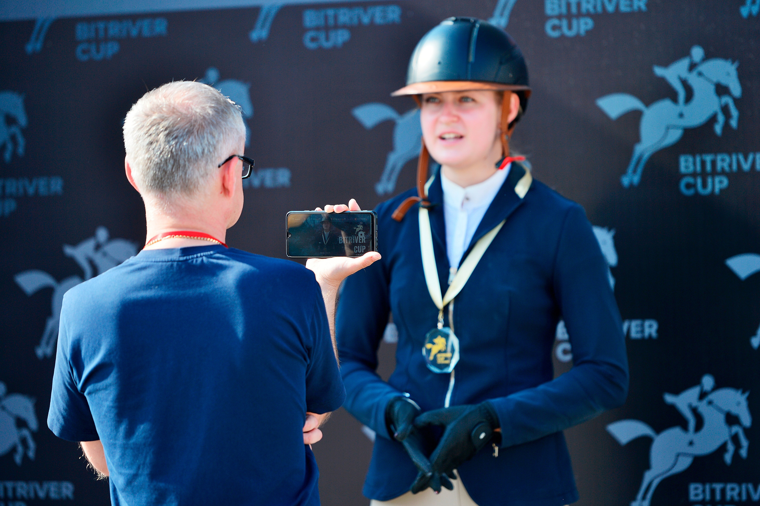 Репортаж Bitriver. Конный фотограф Alesya Safe