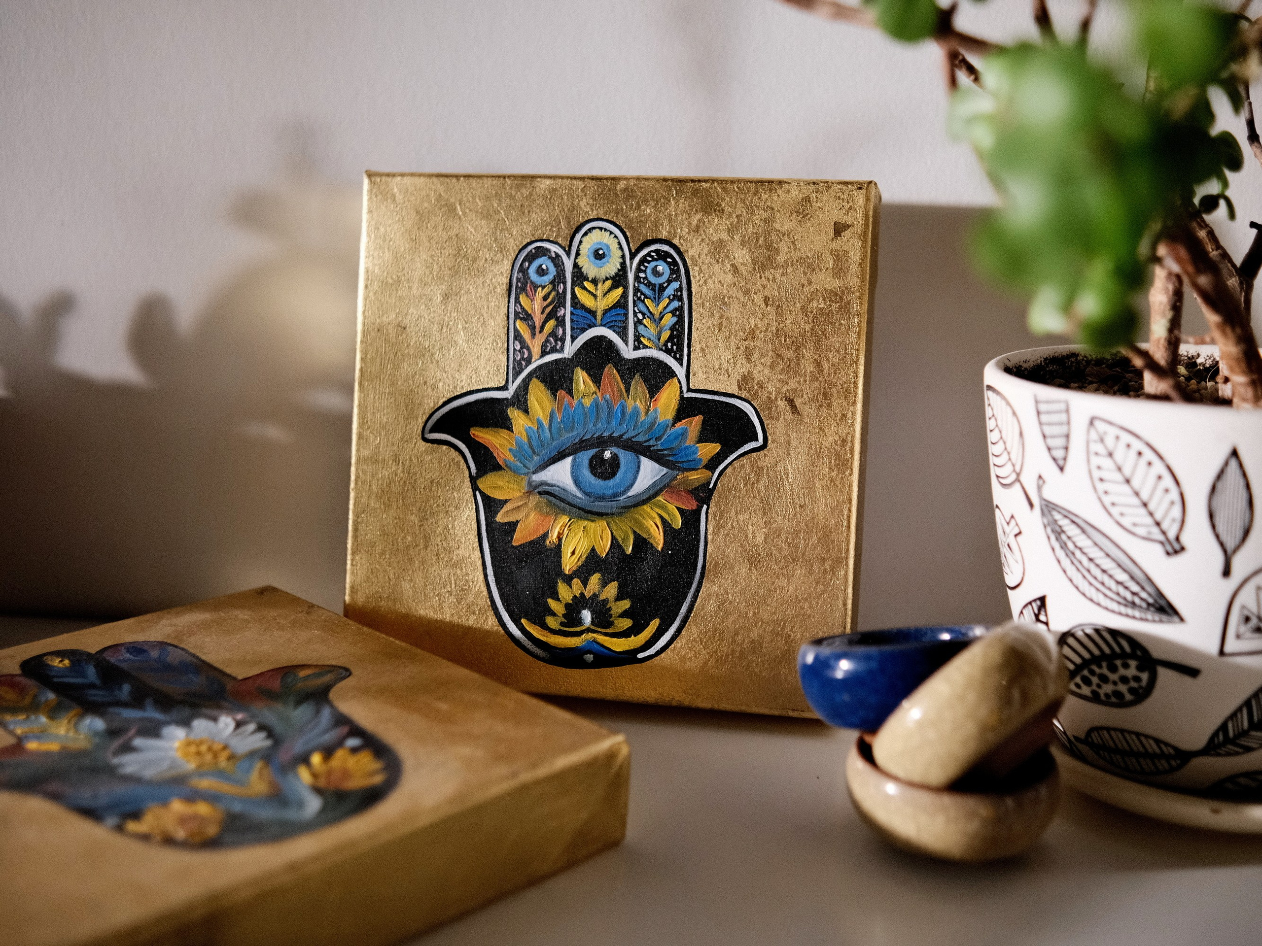 ЗОЛОТАЯ ХАМСА «ЗАЩИТА». Художник Анастасия Кисткина, Петербург