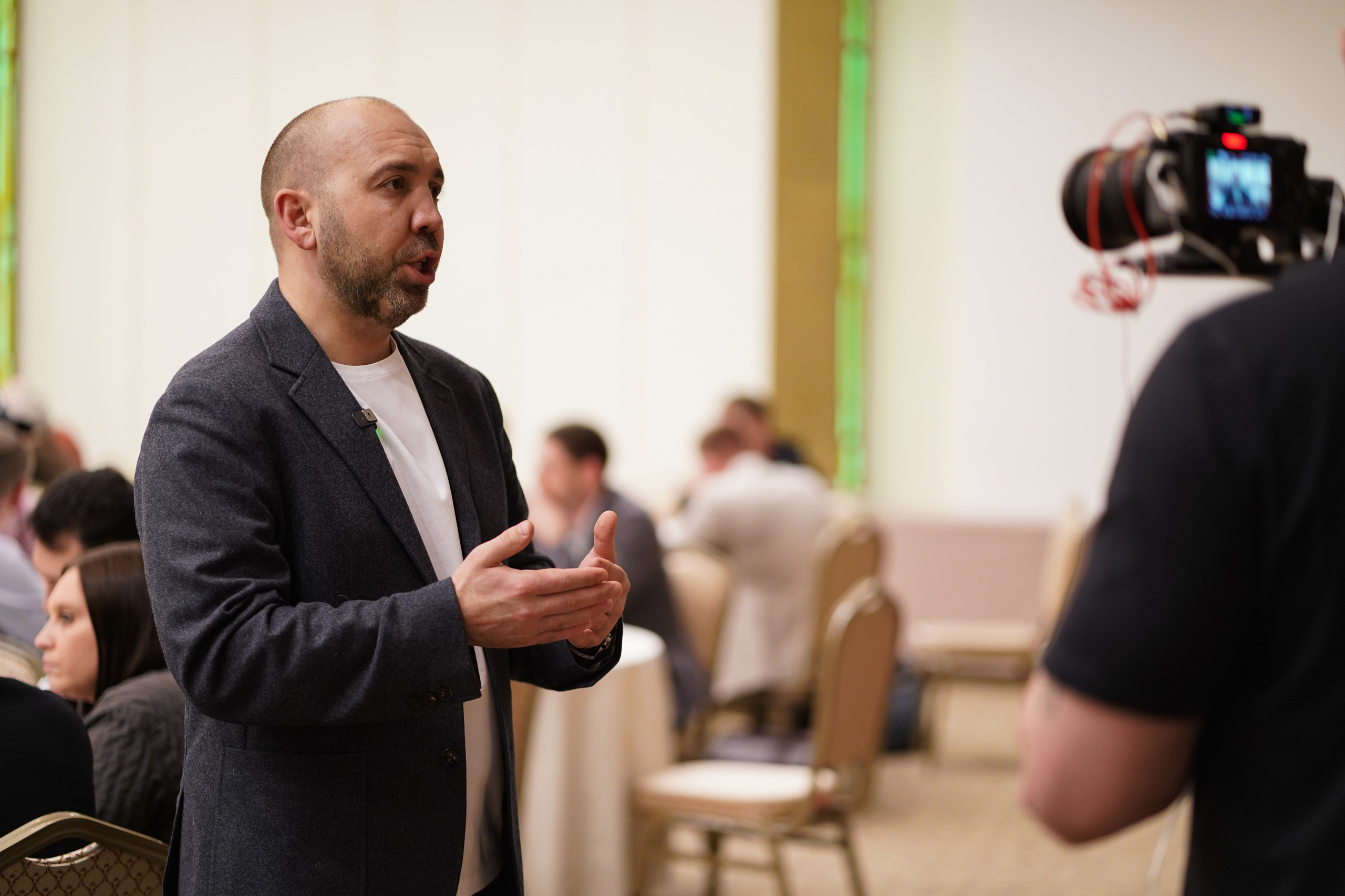 Малоэтажная страна конференция. Фотограф