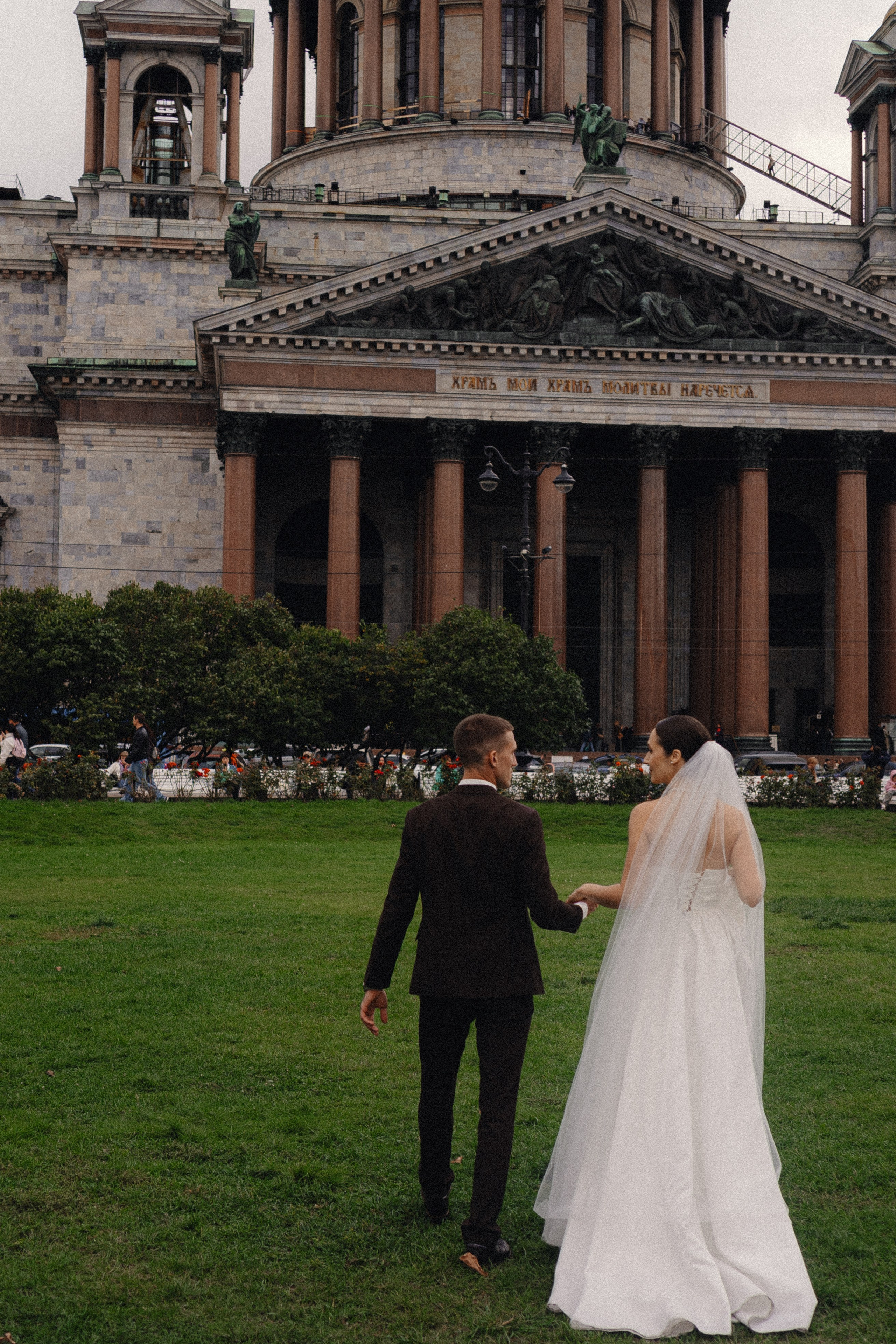 СВАДЕБНАЯ ПРОГУЛКА В САНТК-ПЕТЕРБУРГЕ (ИСАКИЕВСКИЙ СОБОР, ЗИМНЯЯ КАНАВКА, ЭРМИТАЖ И БОЛЬШАЯ МОРСКАЯ УЛИЦА). Профессиональный фотограф, Санкт-Петербург — Виктория Богомолова