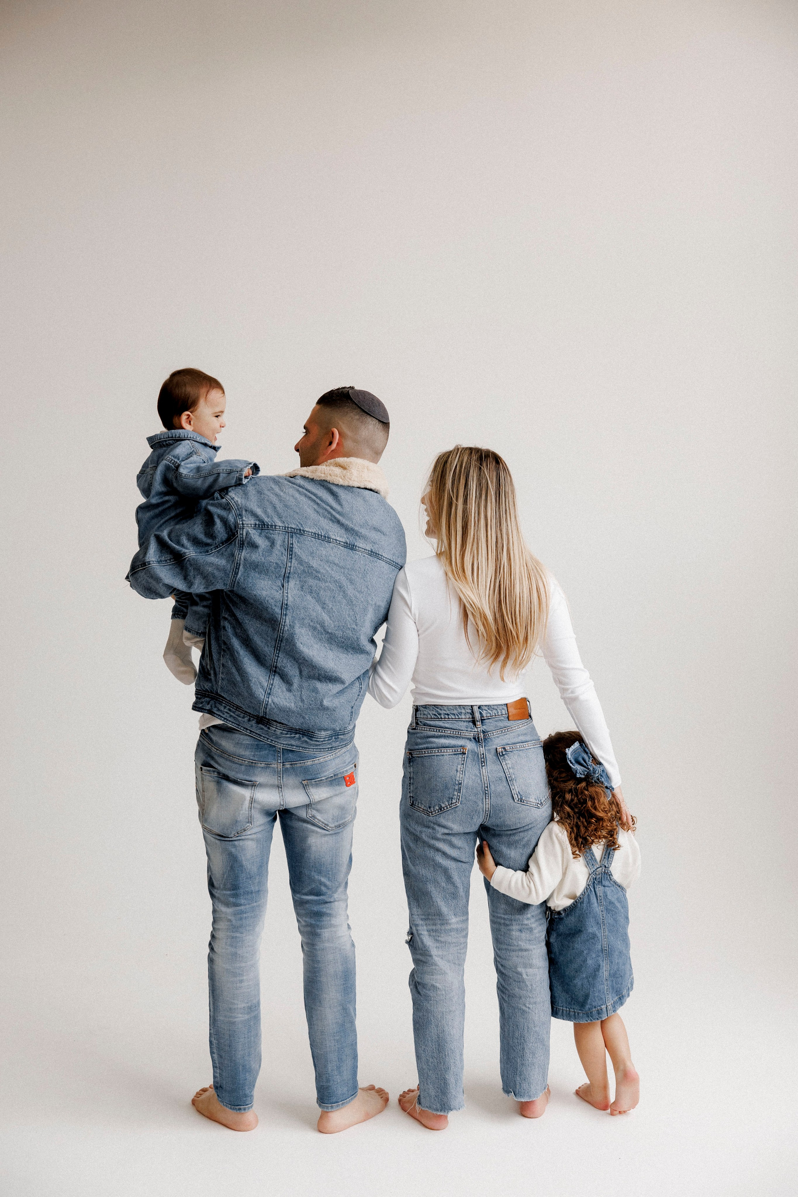 Family photoshoot in White Studio. Wedding and family photographer