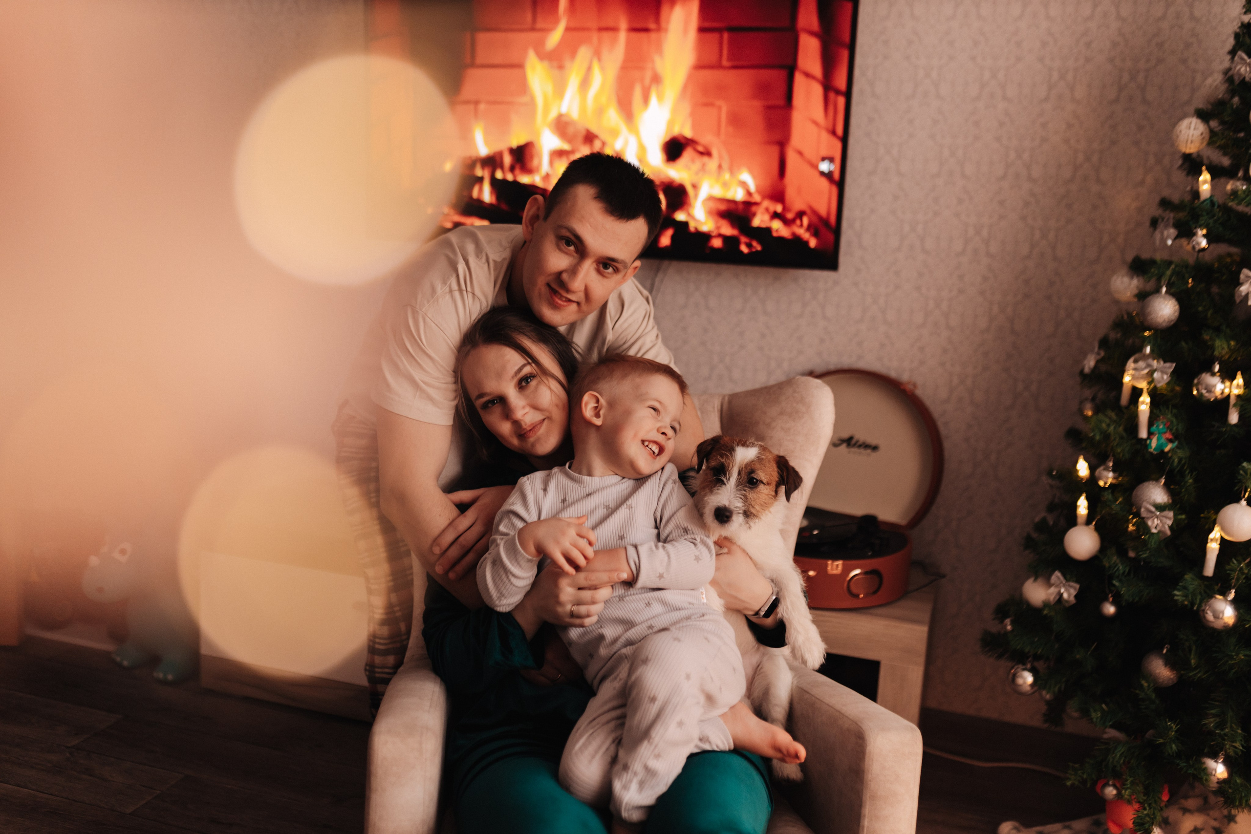 Новогоднее настроение Миши с родителями и Оскаром. Семейный фотограф Альбина Крутелева, Екатеринбург, Ревда