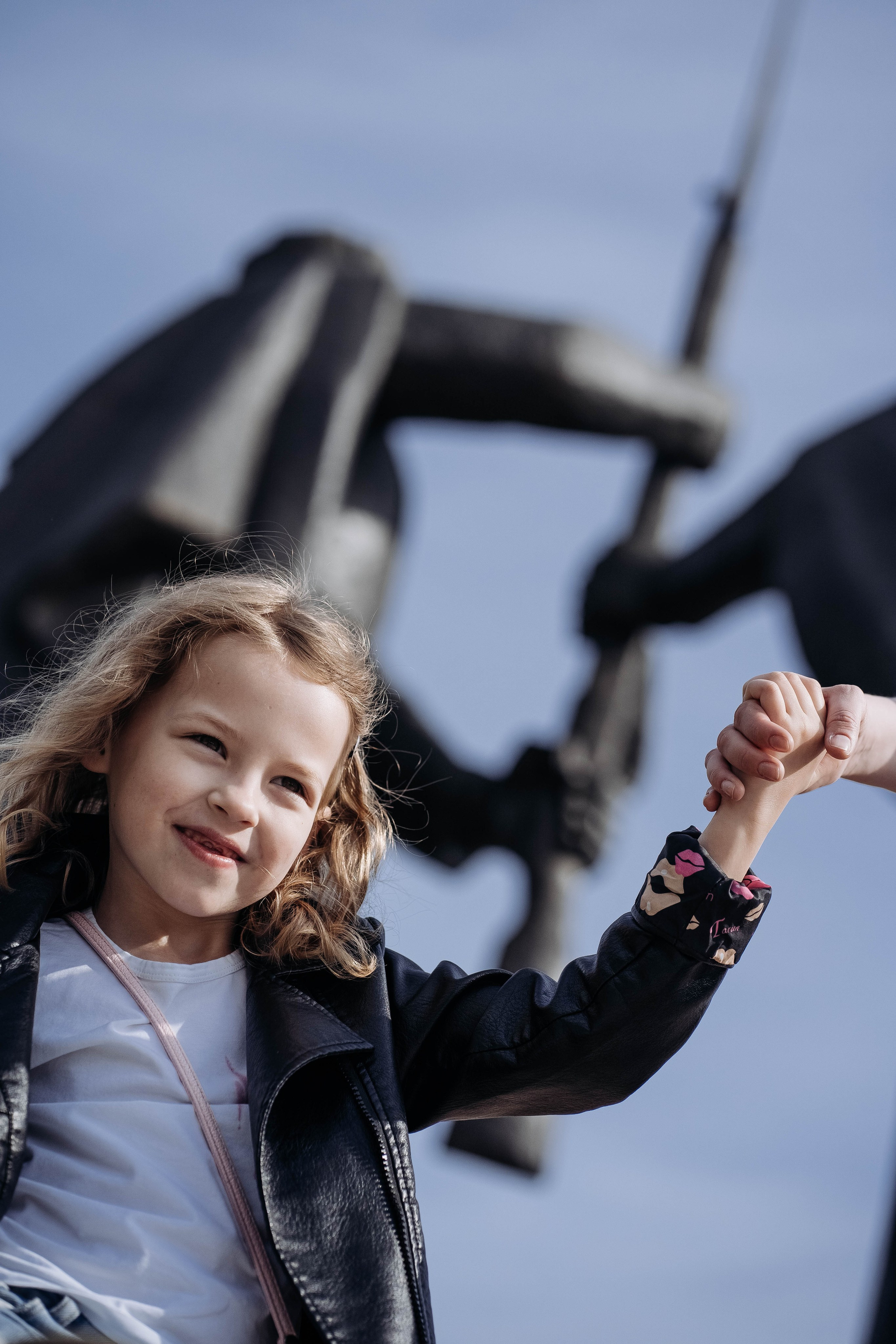 Маня и Аня ранним утром 🤍. Семейный фотограф в Томске Зарина Азизбаева