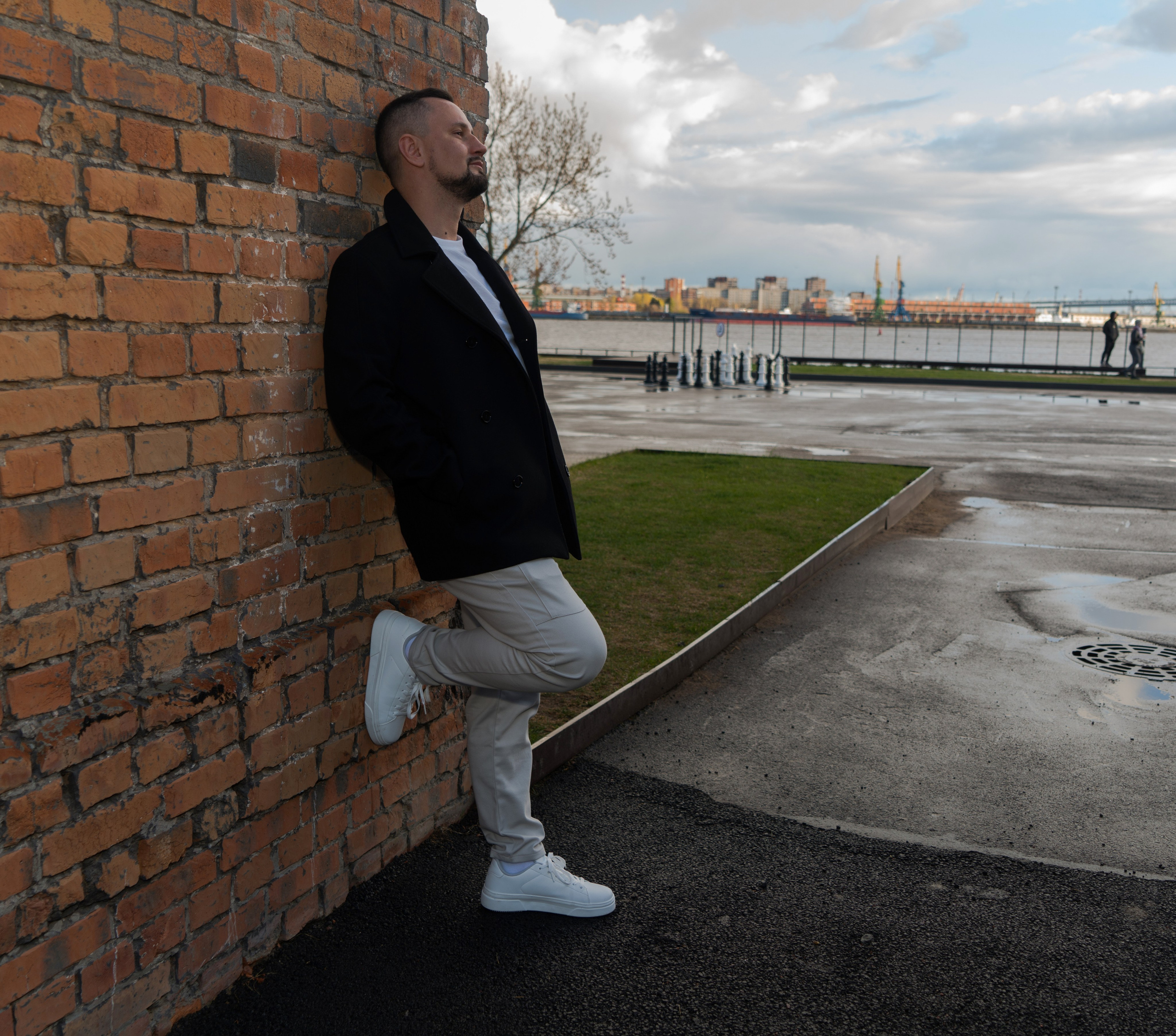 Атмосферный день рождения на закате в Севкабель лофт. Свадебный, семейный и контент фотограф в Санкт- Петербурге Елена Грие