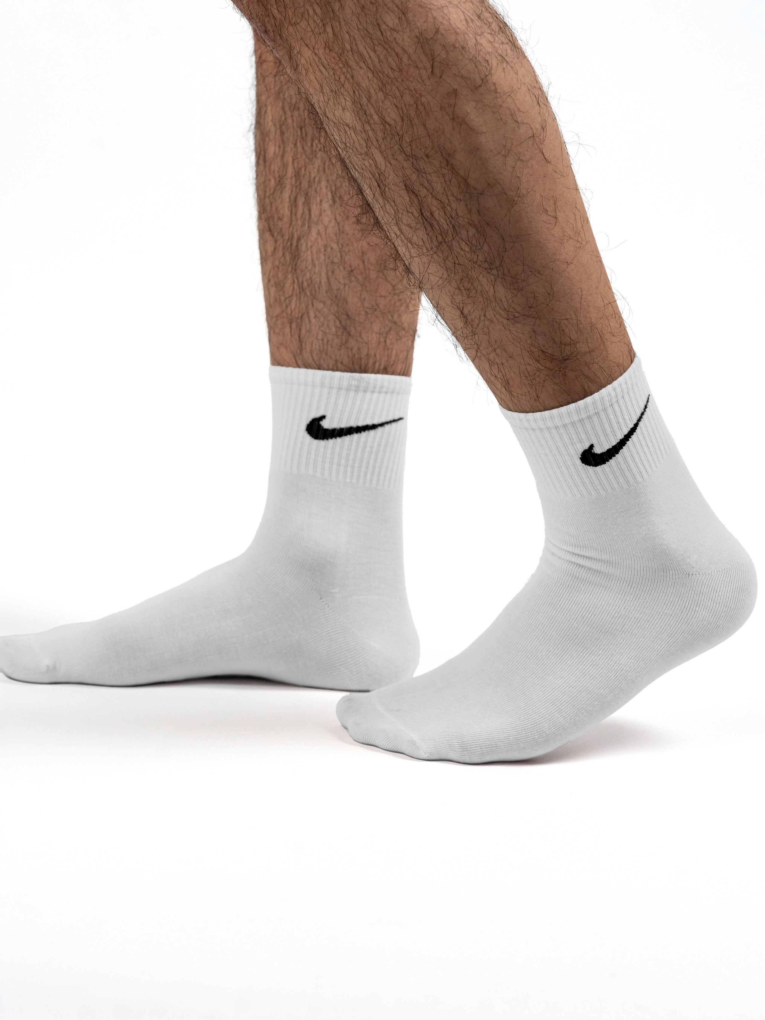 Летние спортивные носки, предметная съемка с нанесением инфографики. Олейник Денис — предметный фотограф, фотограф для маркетплейсов в Казани