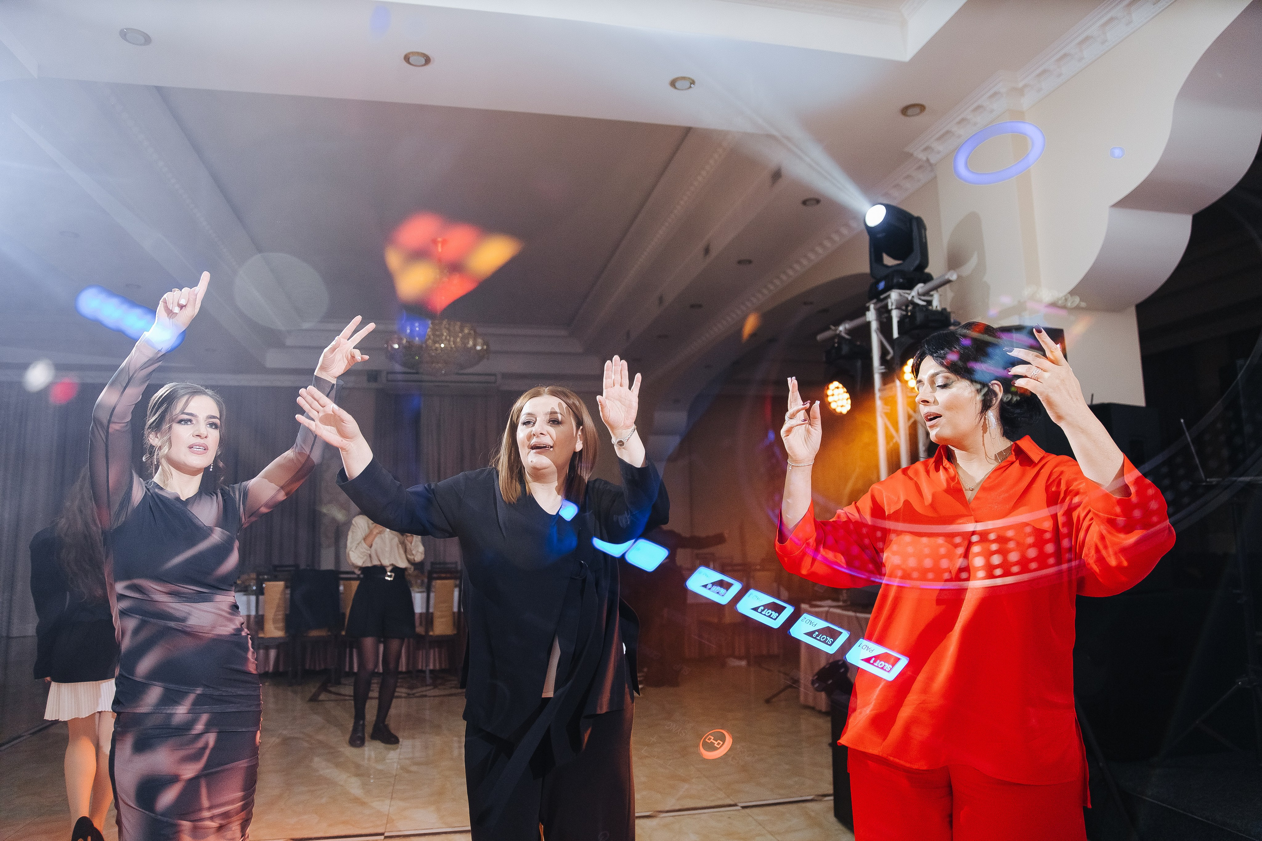 Ани и Назели. 35&5 День рождения, «Янтарь». Фотограф в Красноярске Надежда Воскресенская